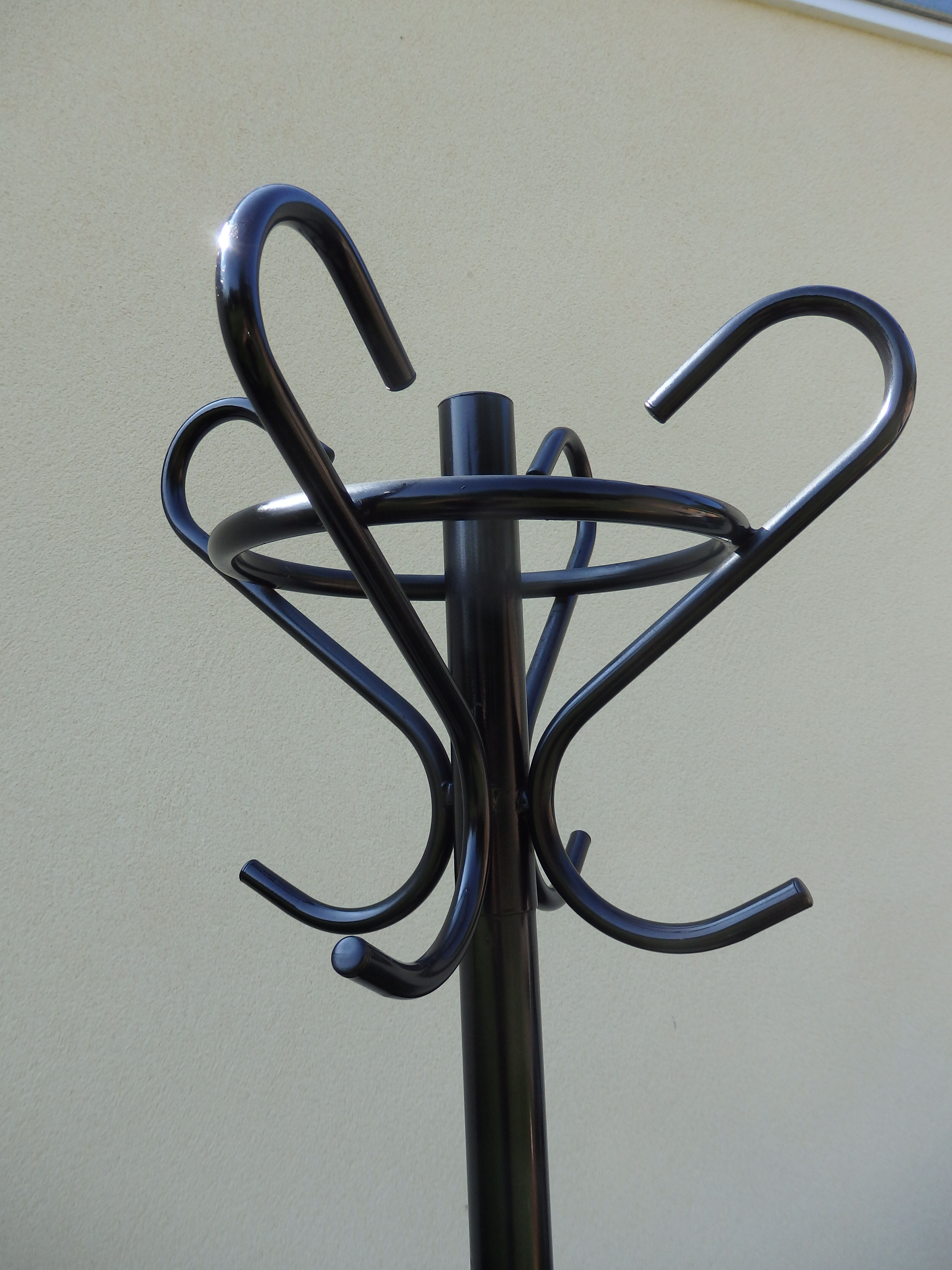 Metal parrot coat rack