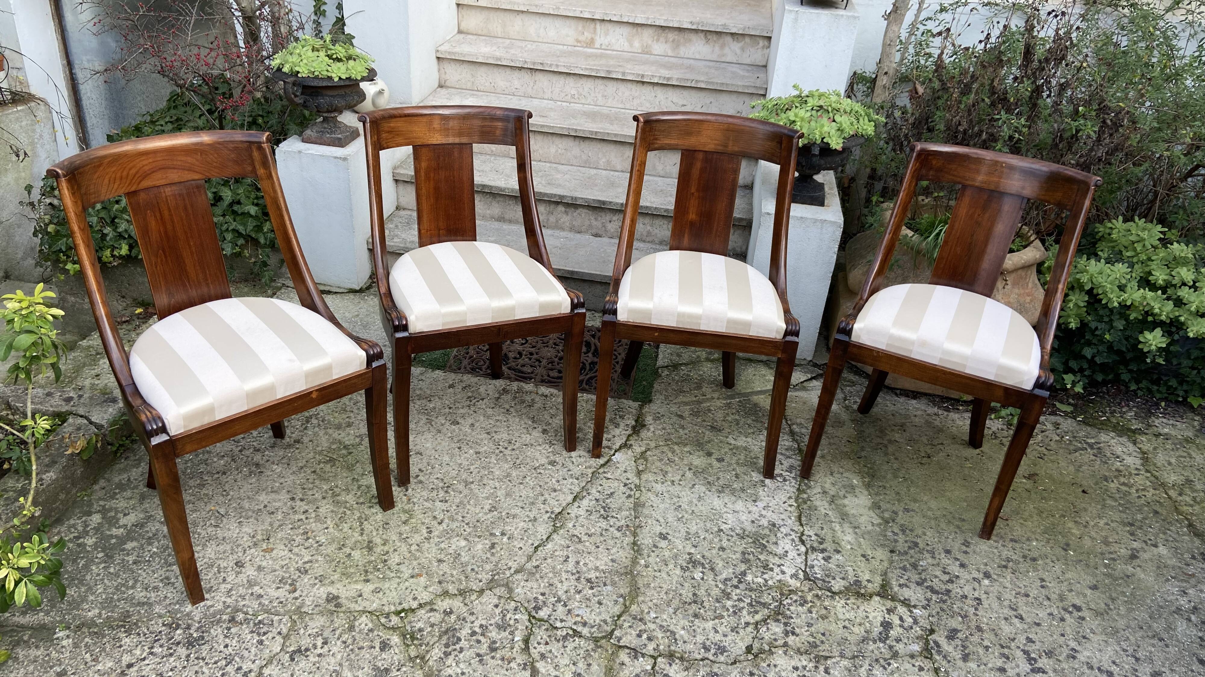 Suite de 4 chaises gondole style Empire