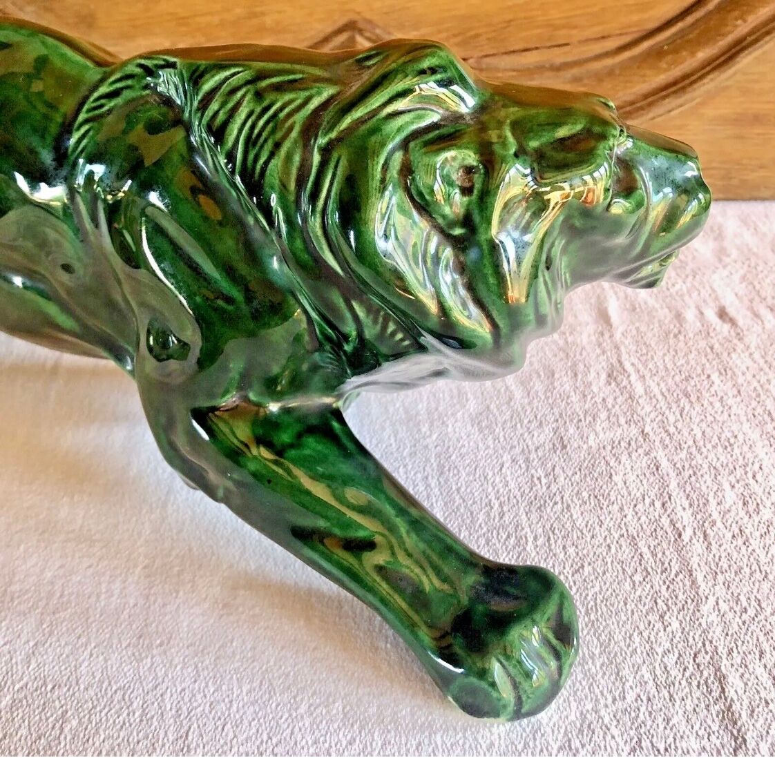 Art Deco lion statue 1930 cracked Saint Clement