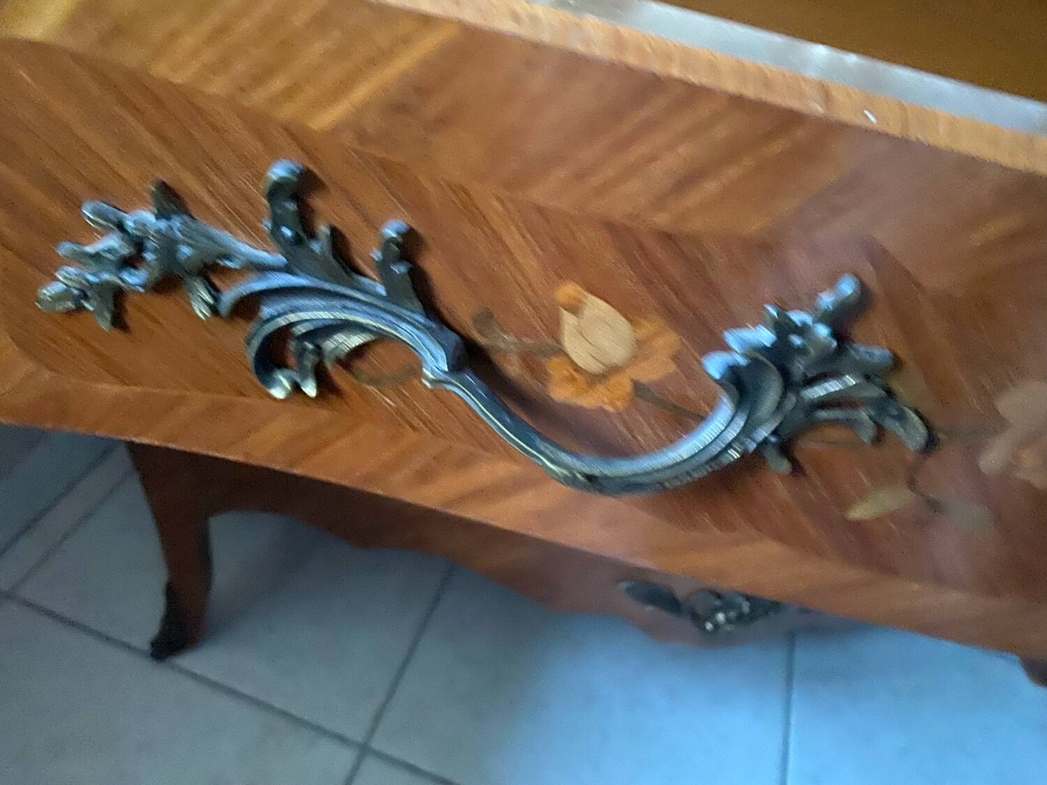 Rosewood chest of drawers