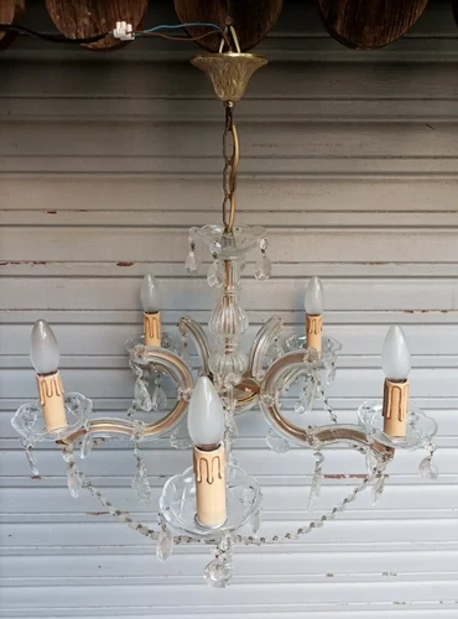 Very beautiful Venetian chandelier with 5 lights / complete and in working condition.