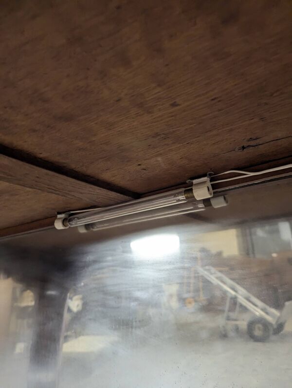 Console à fond de glace d'époque Restauration estampillée Gomien