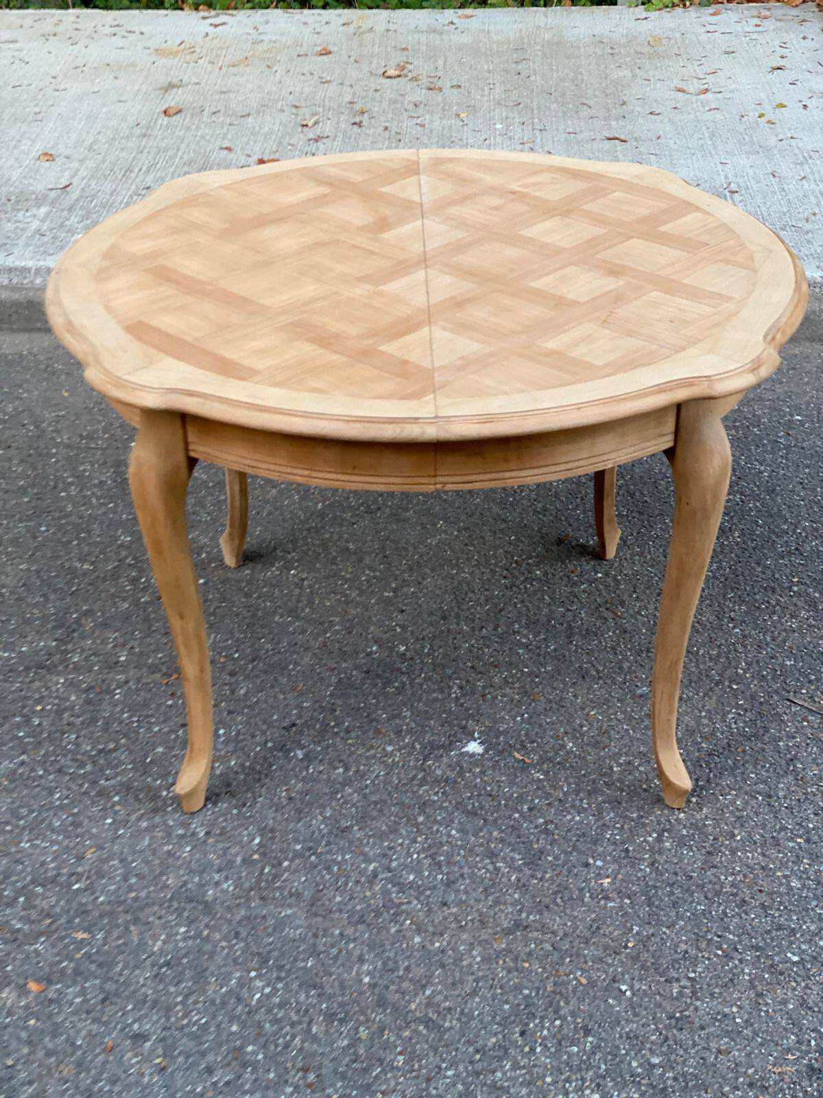 Round extendable dining table Louis XV stripped in solid cherry wood 1960