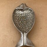 Ancien cendrier forme poisson en métal argenté vintage
