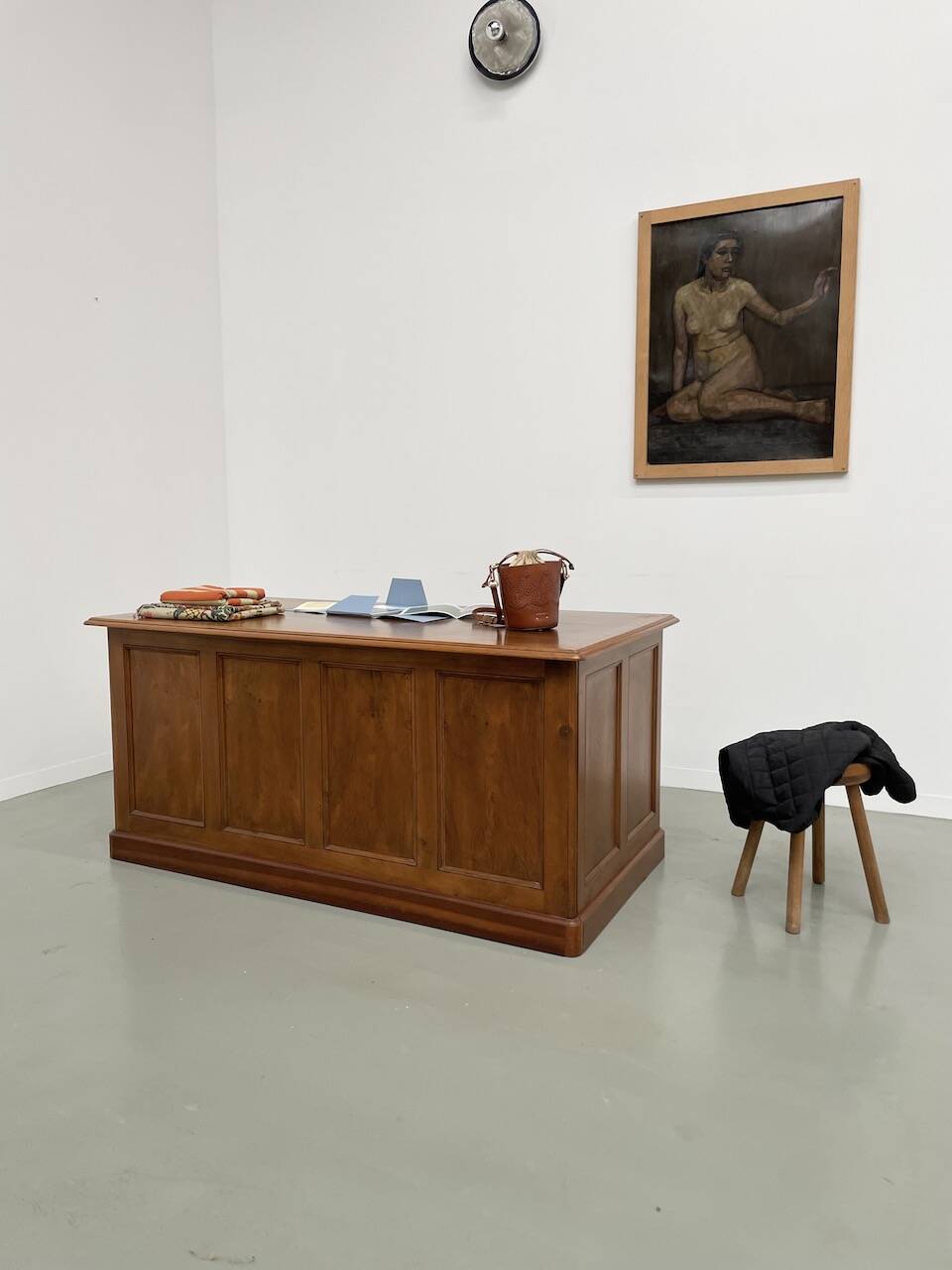 Comptoir ou bureau en noyer années 50