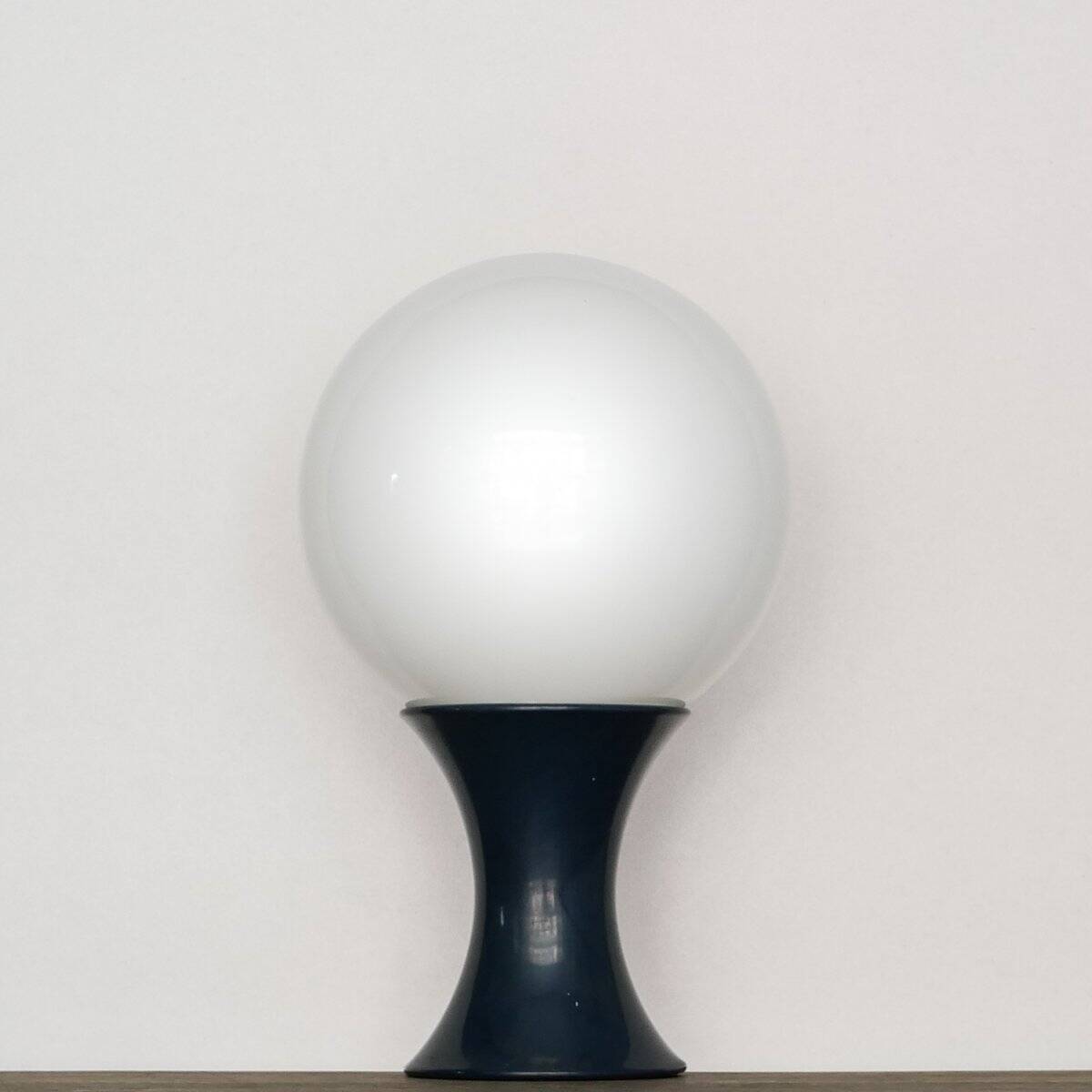 Grande lampe de table en forme de champignon en verre opalin blanc par Stilnovo, années 60