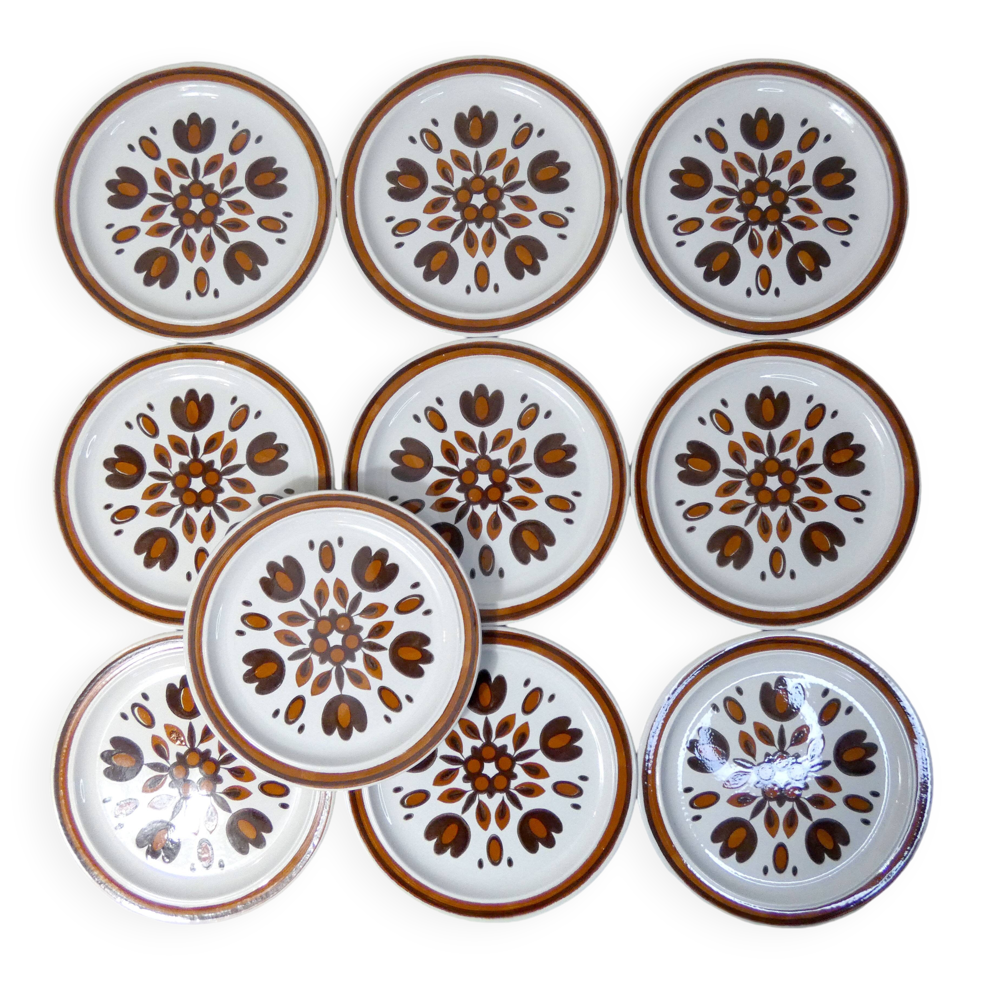 10 flat earthenware plates
