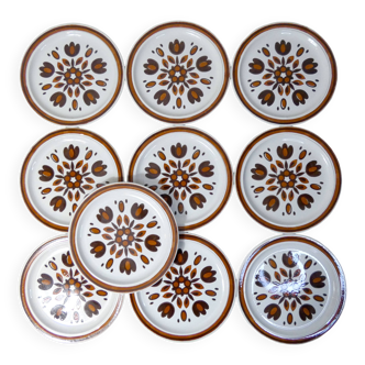 10 assiettes plates en faience