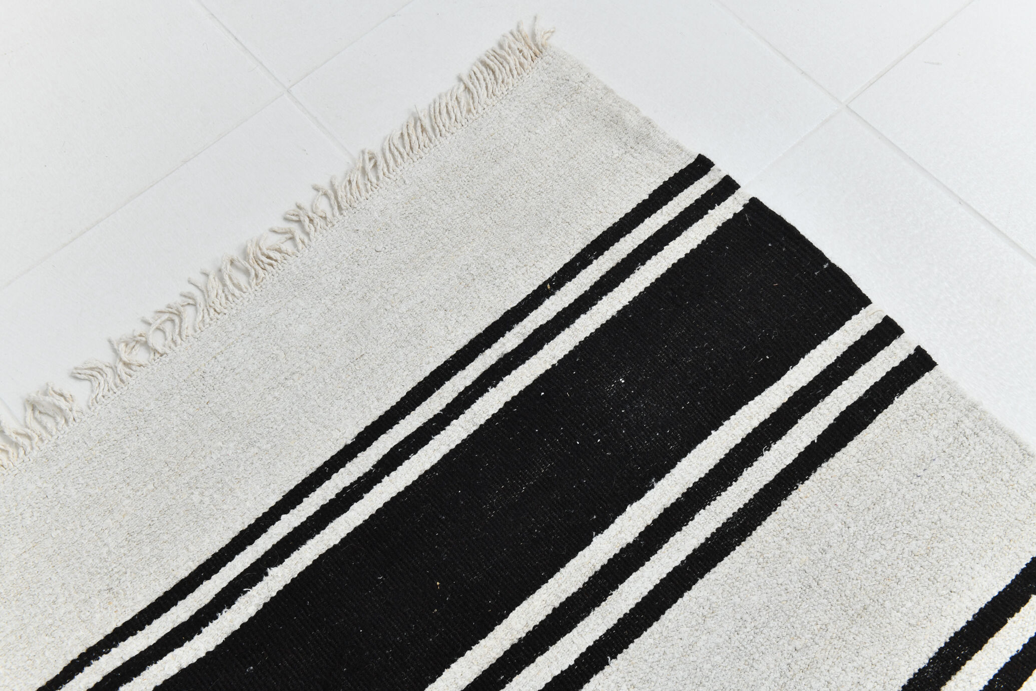 6x13 White & Black Hemp Carpet, 202x404Cm