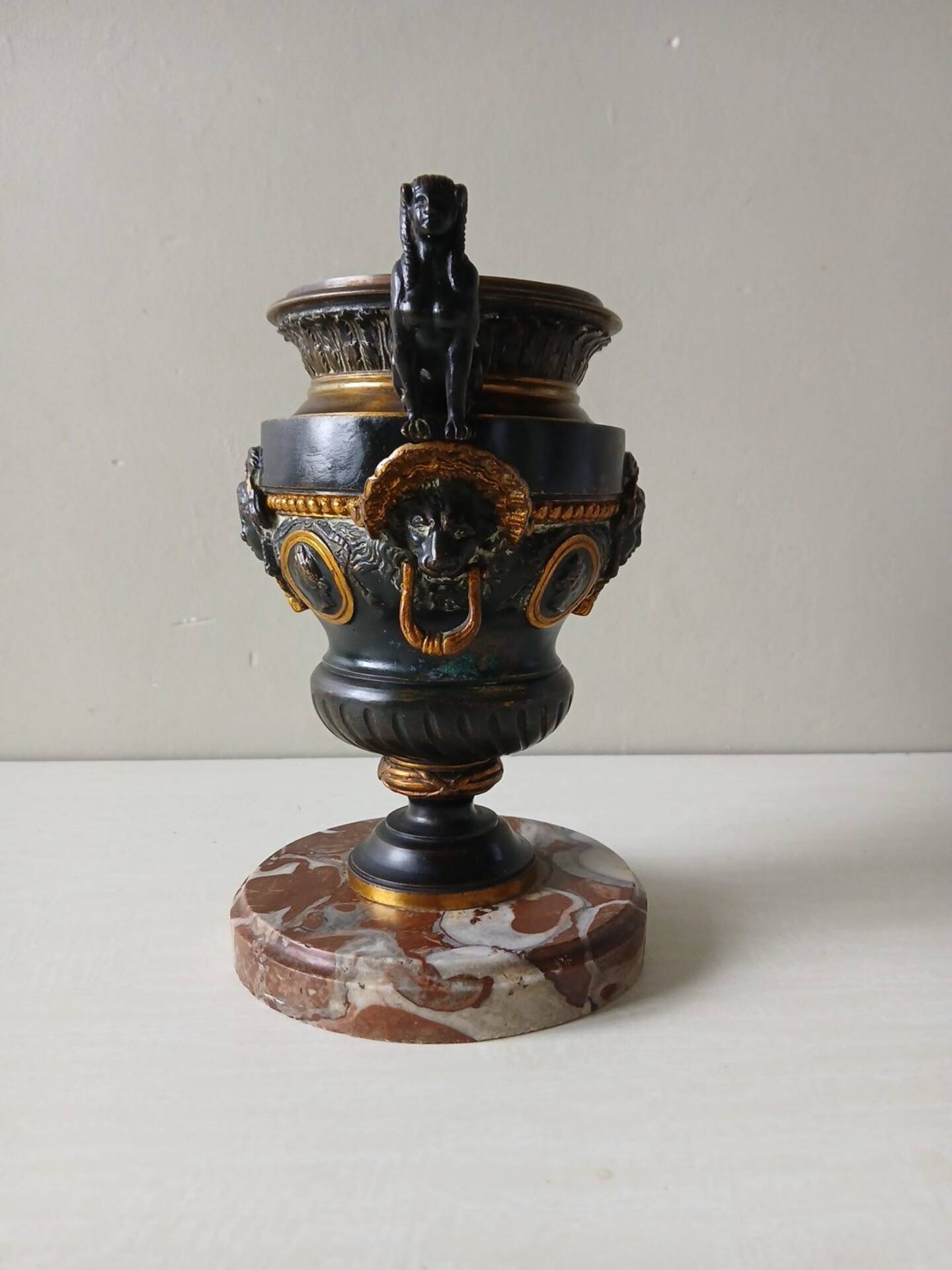 Ancient Médicis vase in gilded bronze with sphinxes – Napoleon III 19th century