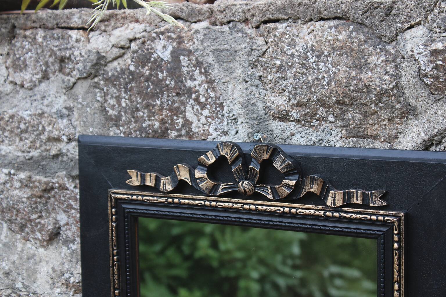 Miroir vintage en bois noir et doré à fronton – style Napoléon III