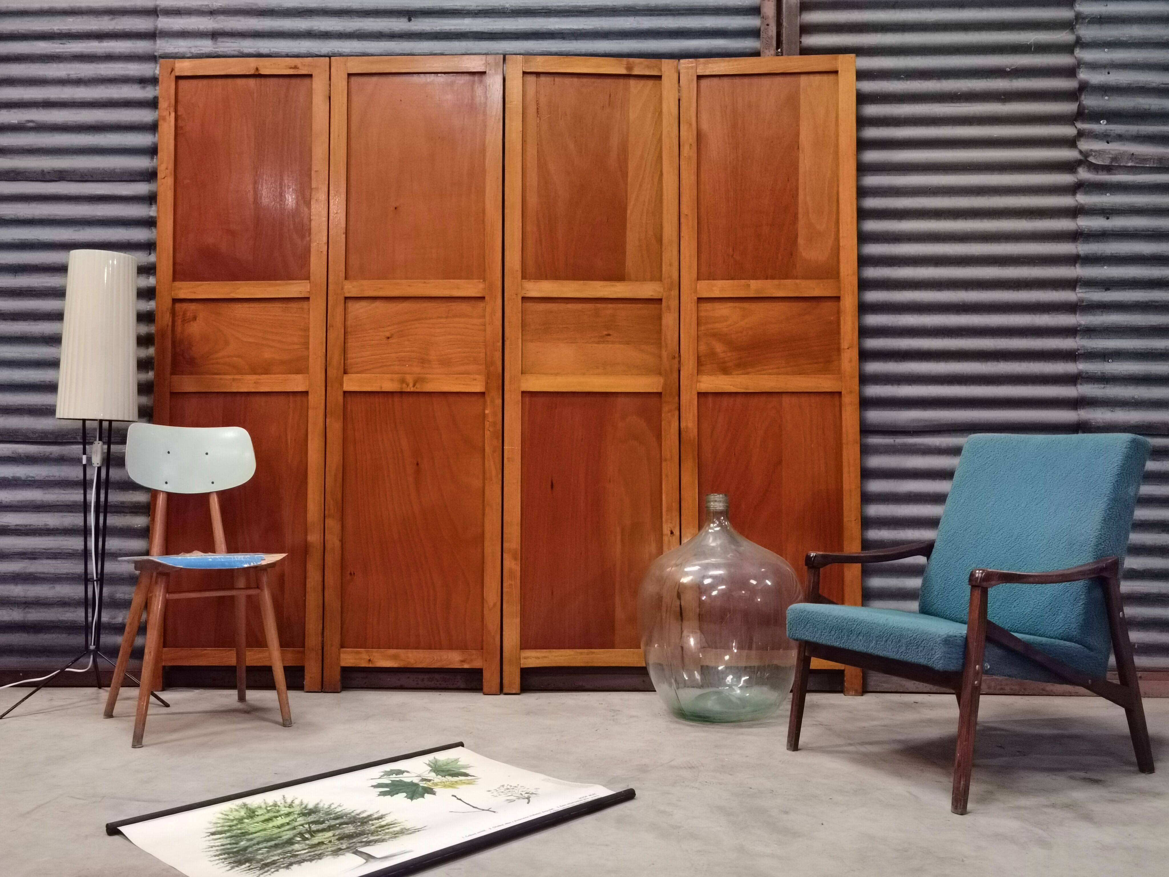 Wooden screen year 60