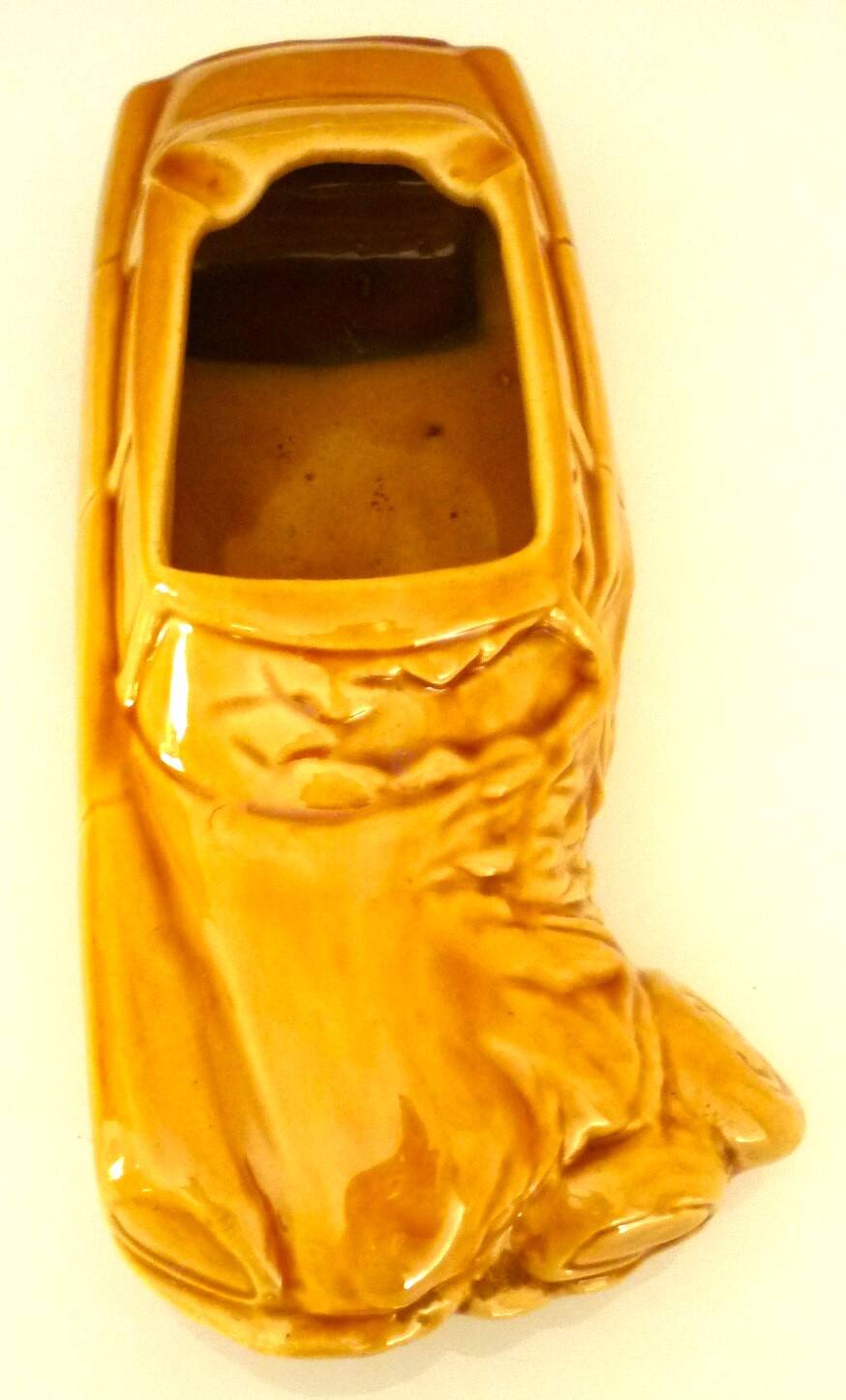 Advertising ashtray, Citroën DS in ochre earthenware, bodywork, garage