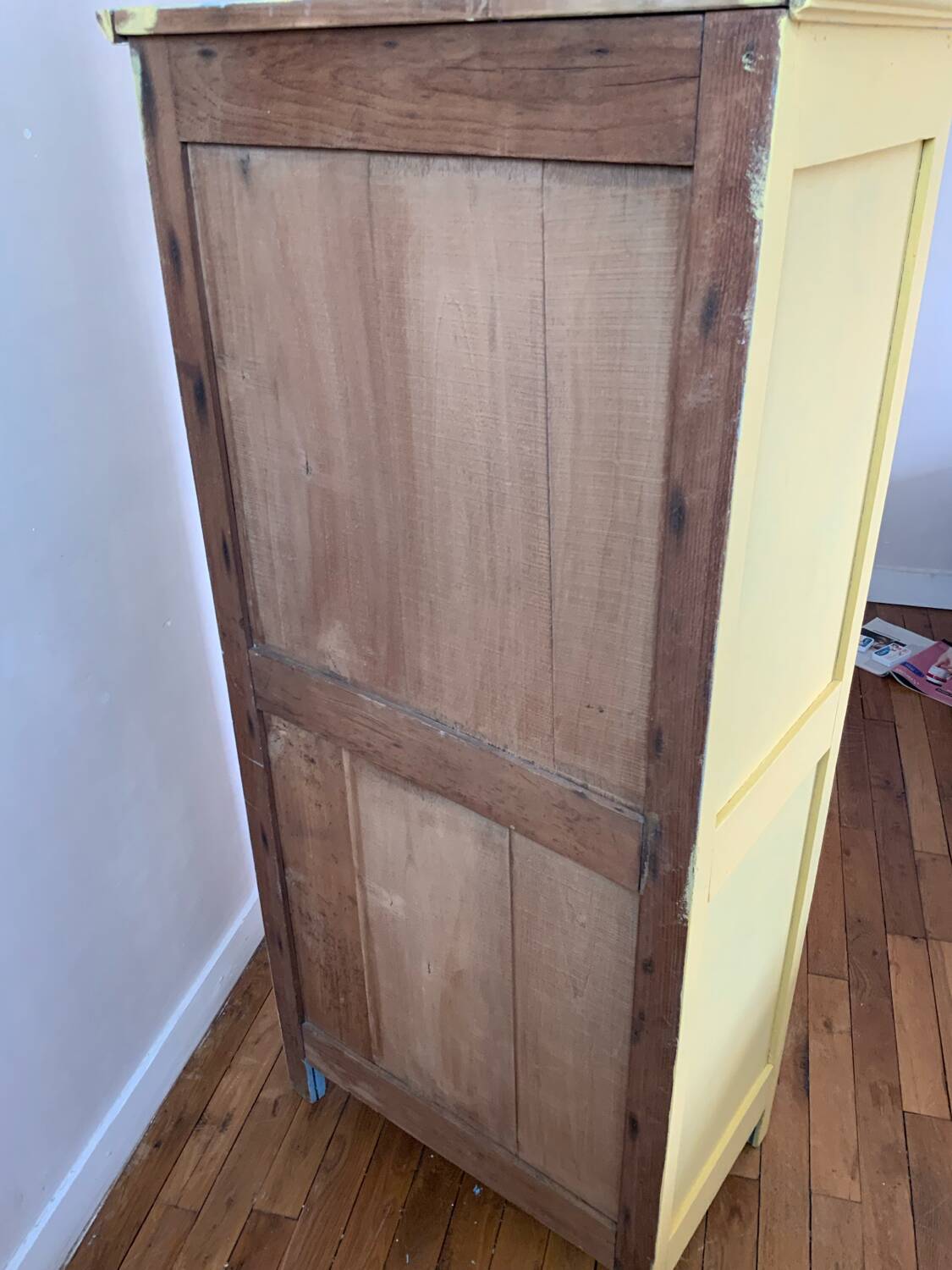 Small Parisian wardrobe