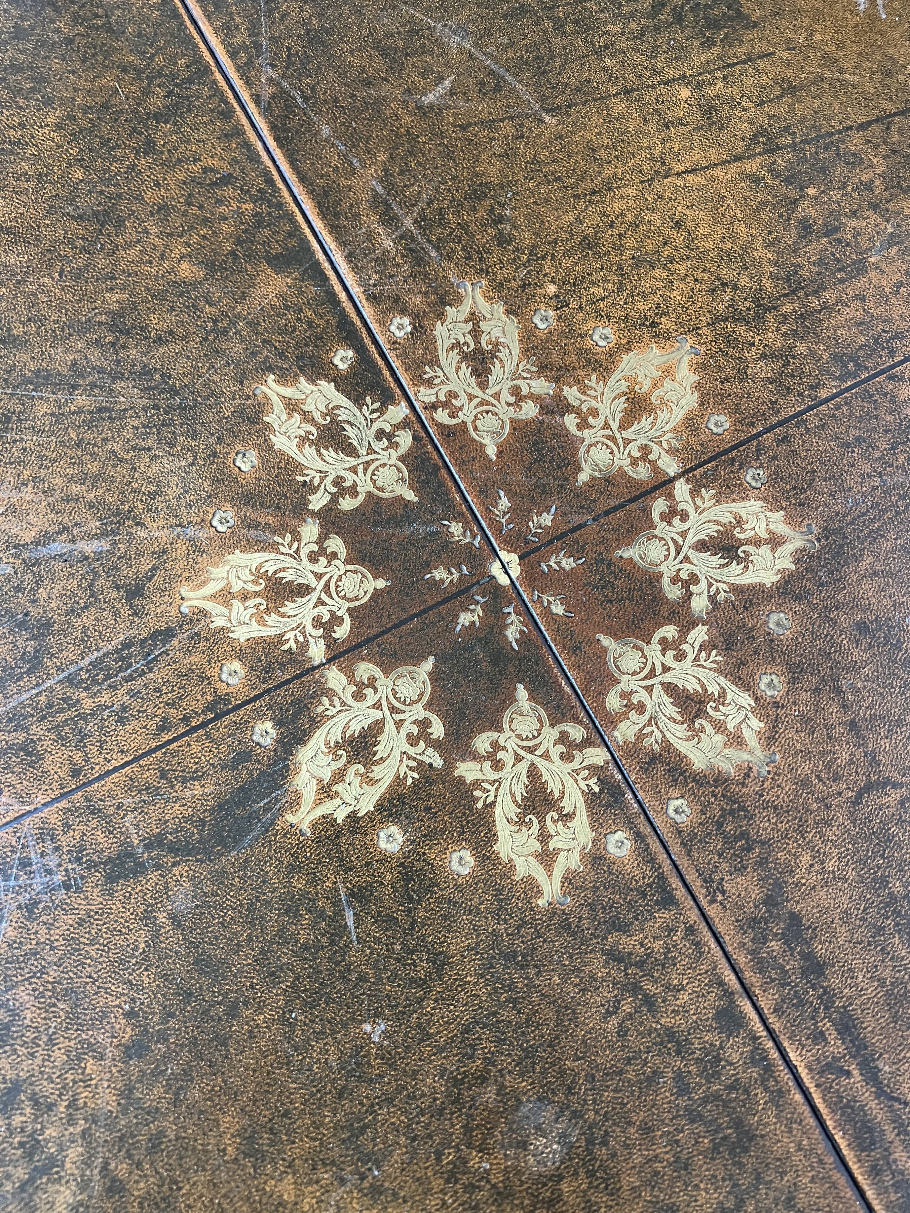 Empire style round table "Lion's Paws"