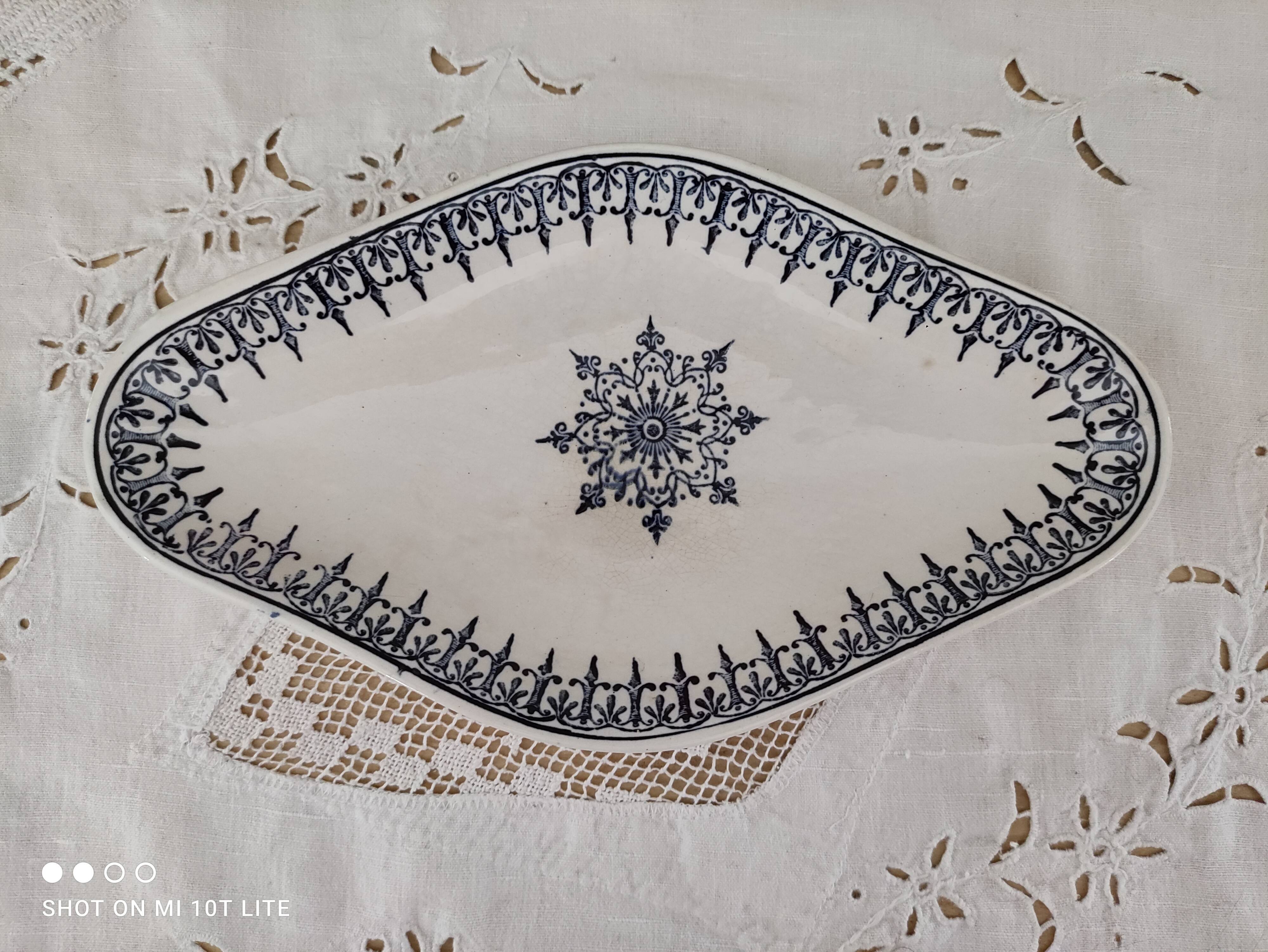 Ravier, oblong cup Saint-Amand model Primax decoration frieze blue arabesques