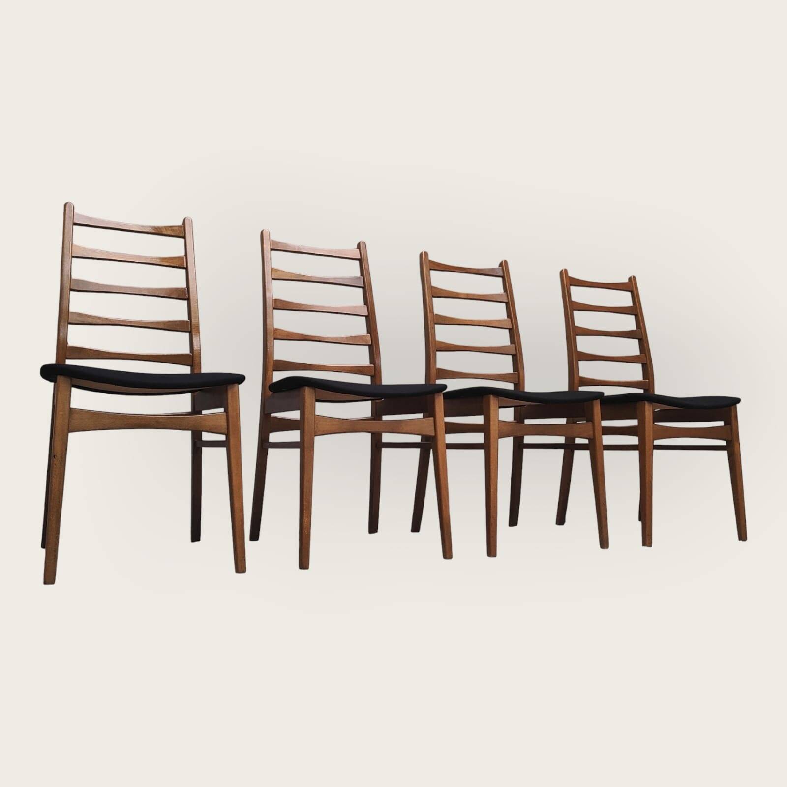 Vier Mid Century stoelen