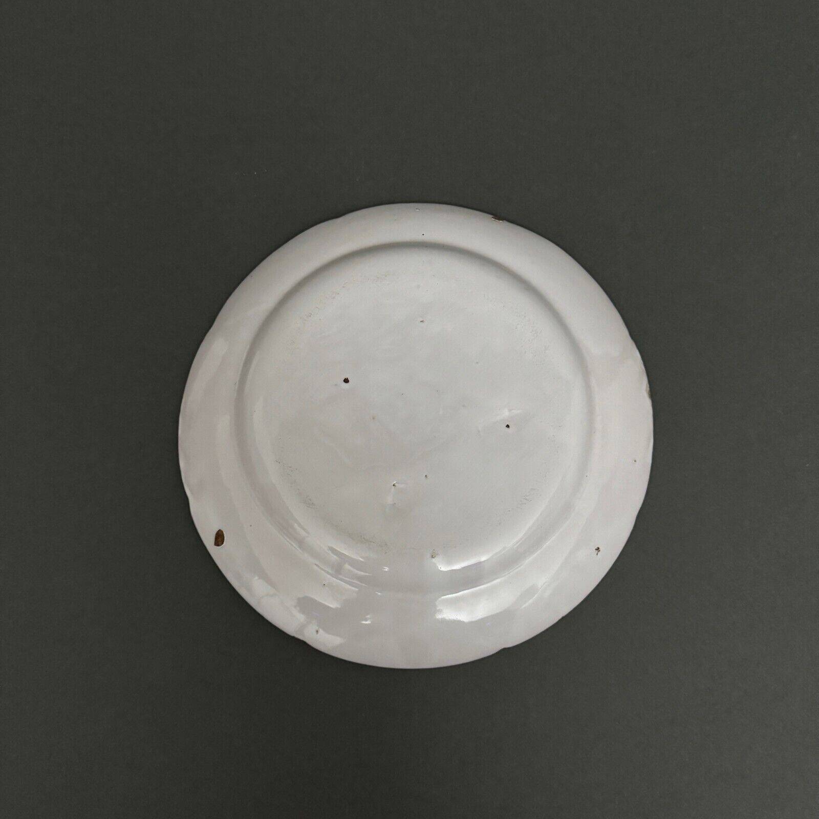 18th century Islettes earthenware plate with Chinese decoration
