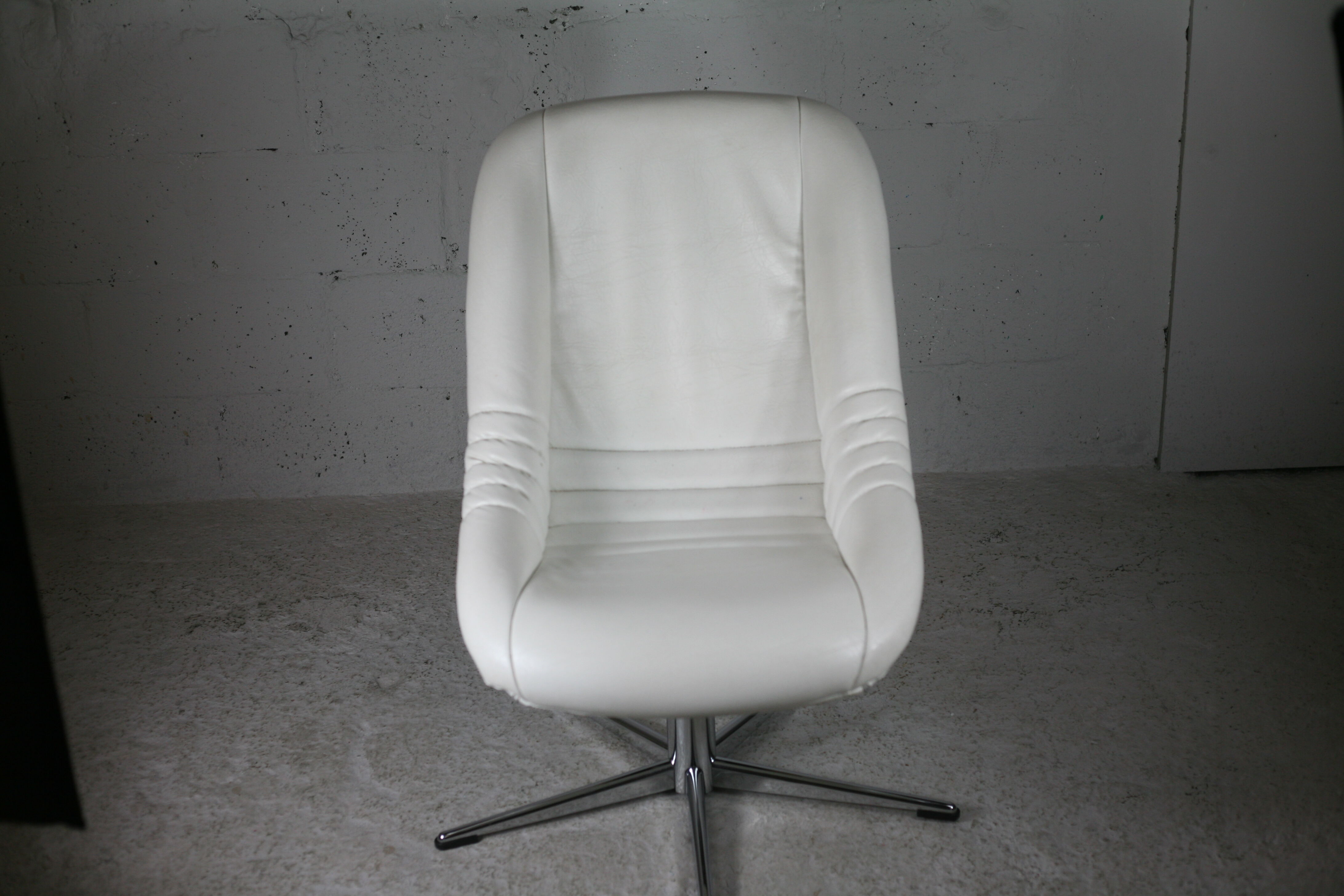 Armchair "Space Age", steel, fiberglass and imitation leather, France, circa 1970