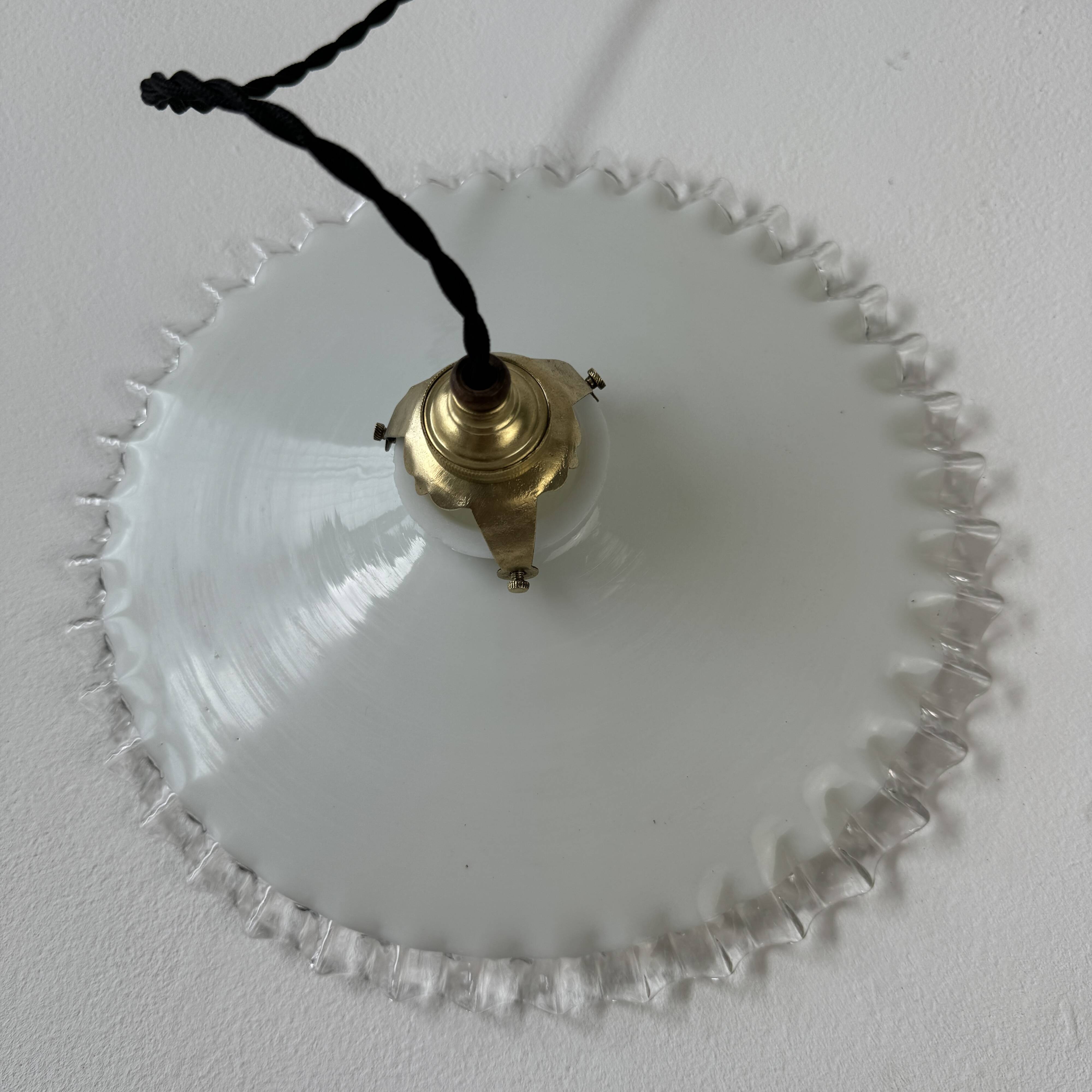 Old opaline laced suspension 26.5 cm vintage