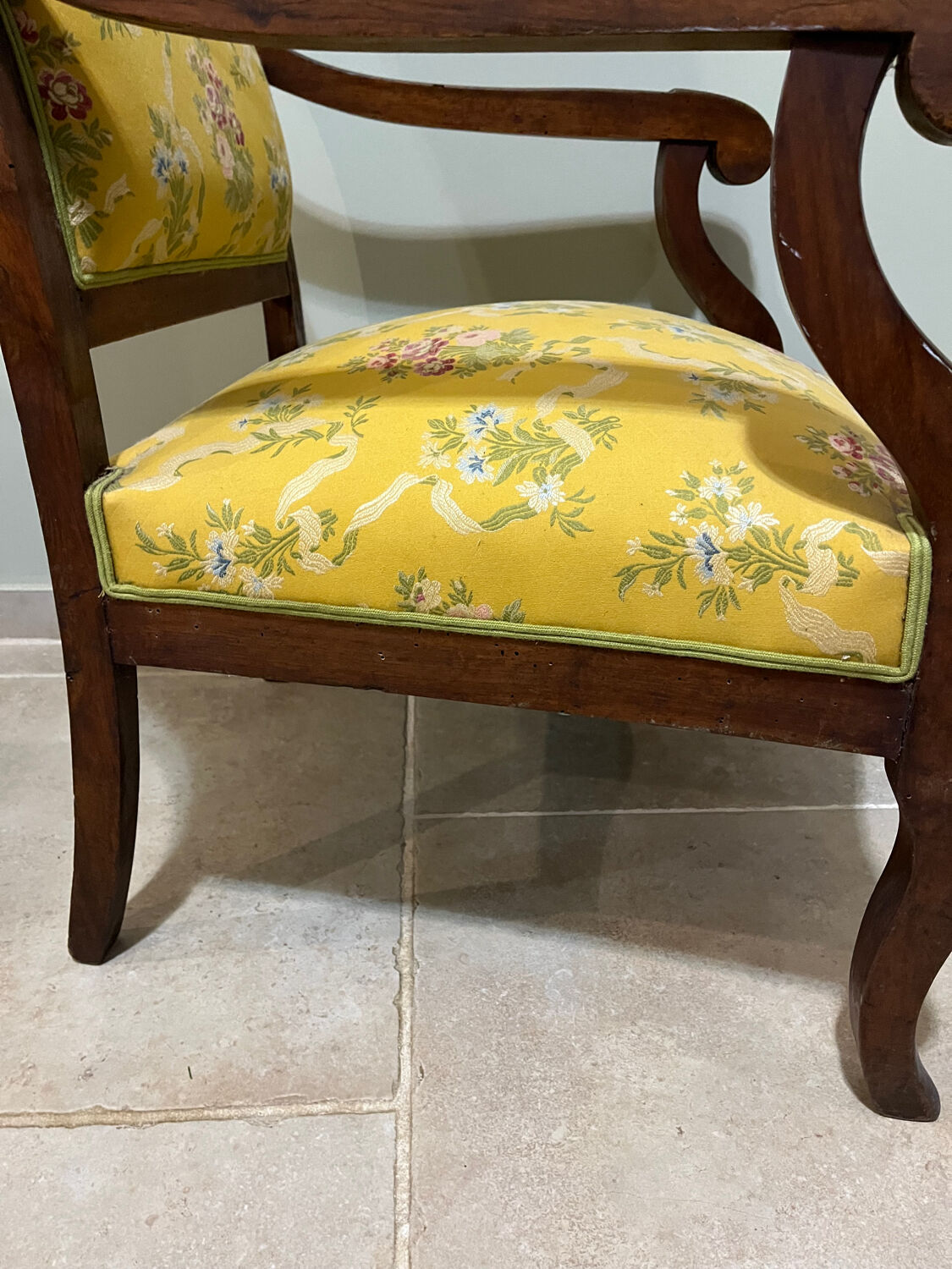 Louis XV style cabriolet armchair in solid wood, yellow floral fabric.