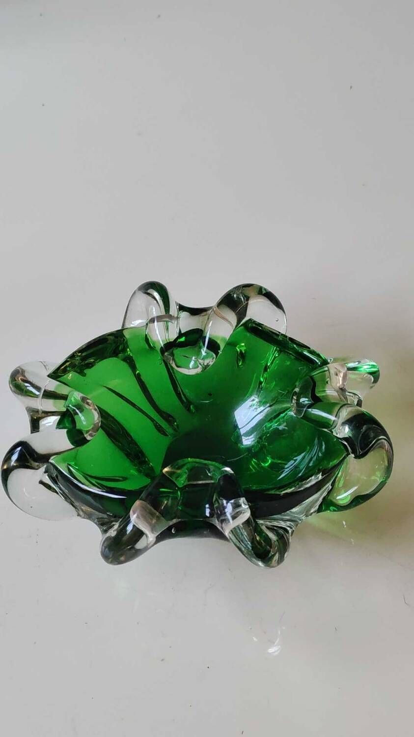 Pocket/ashtray in blown Murano art glass. Organic floral shape