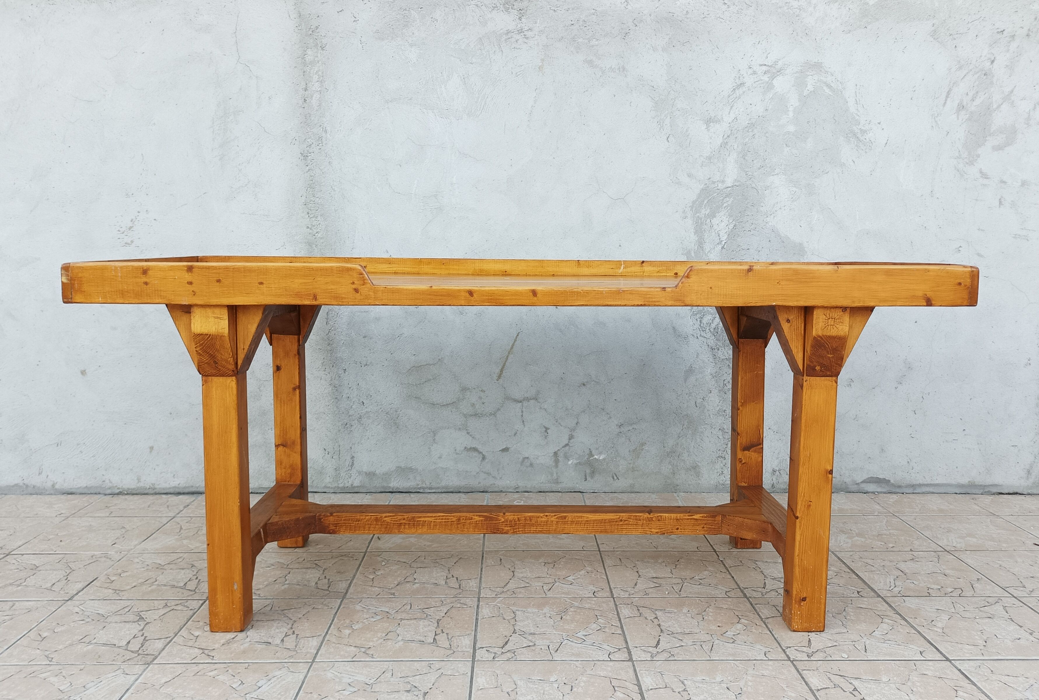 Vintage kitchen island loom table