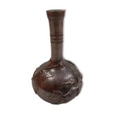 Vase pansu à décor de vigne.