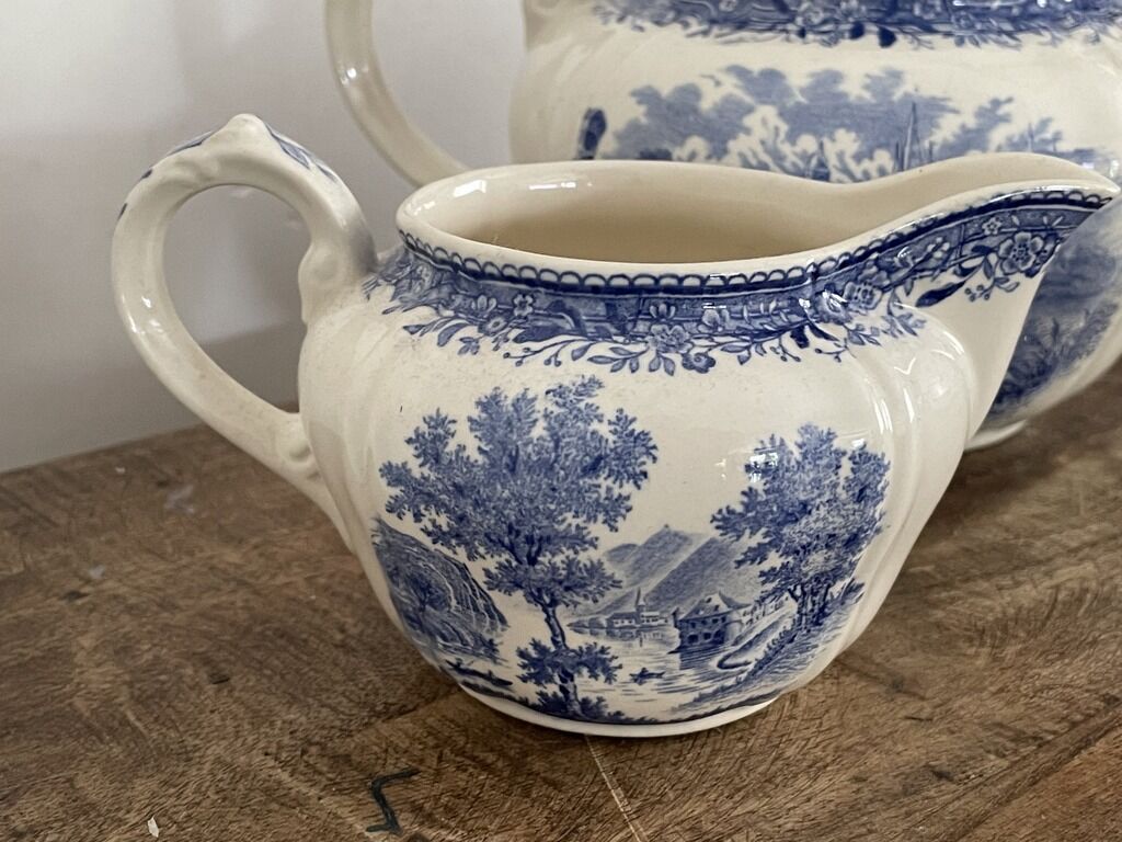 Teapot, milk pot and sugar bowl