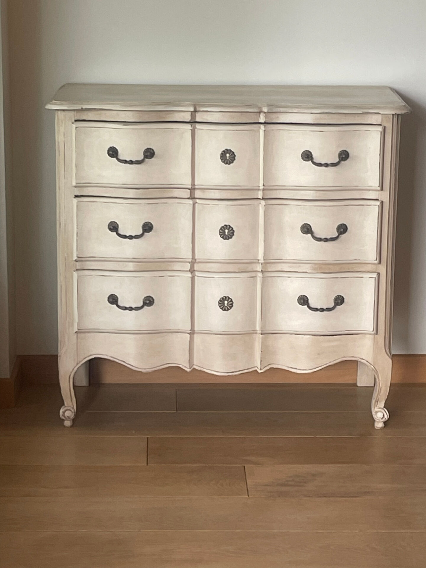Provençal chest of drawers