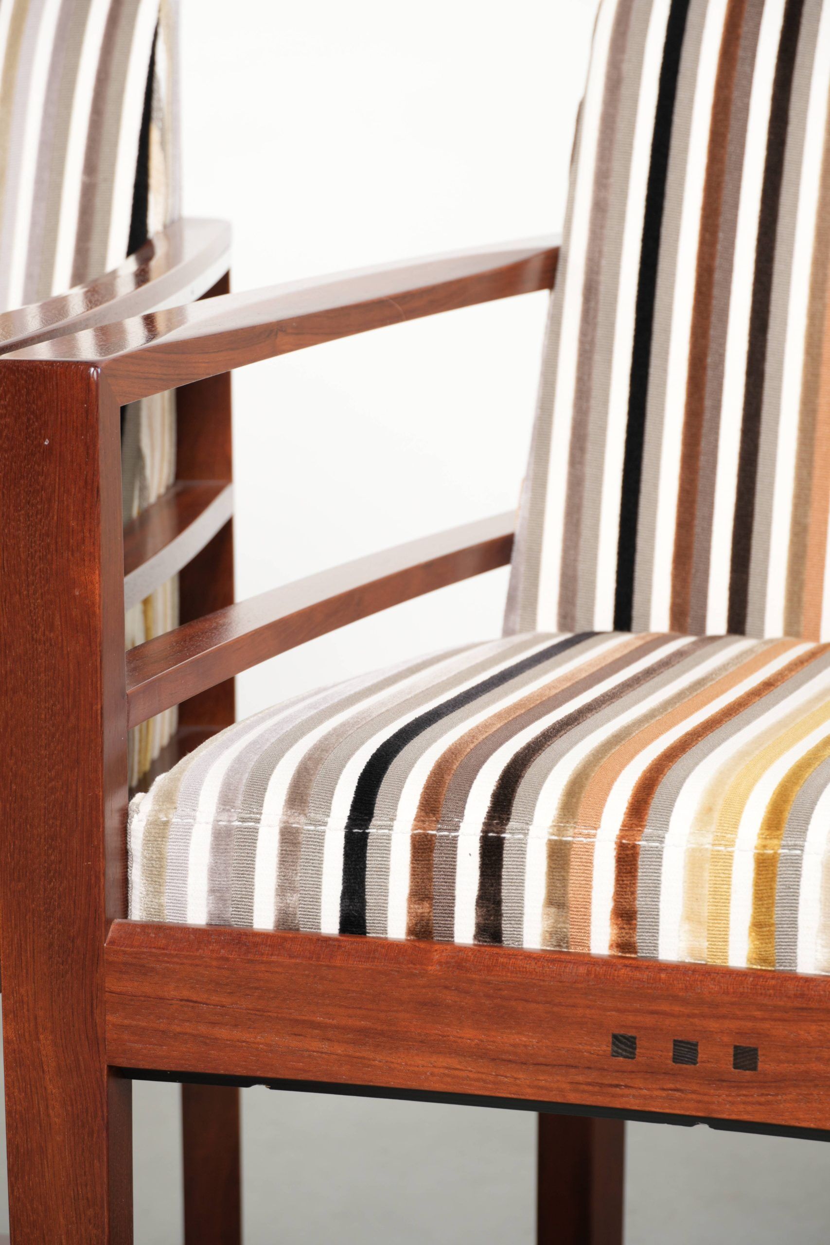 Set of 4 Art Deco design dining chairs with luxurious fabric upholstery