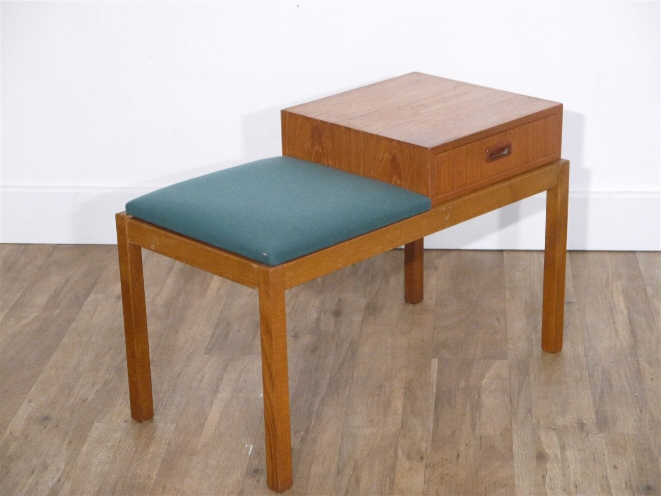 Console ou meuble d'appoint vintage scandinave en teck 1960
