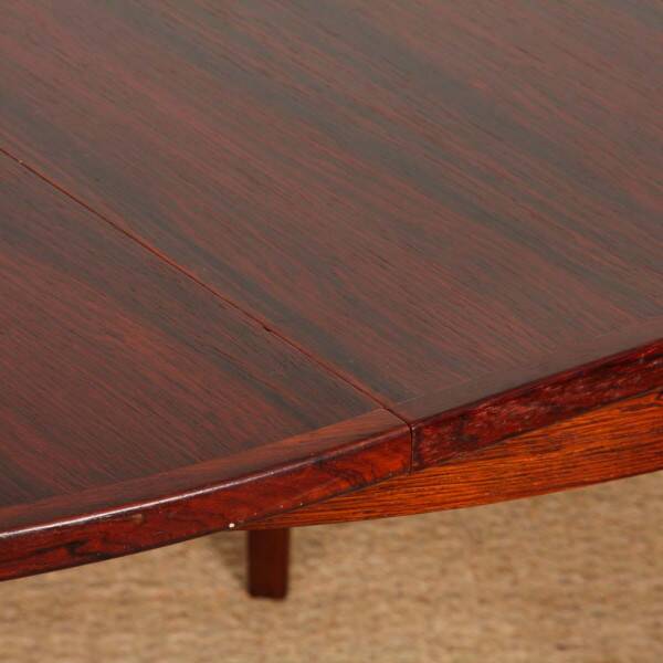 Round extendable dining table in Rio rosewood, 1960