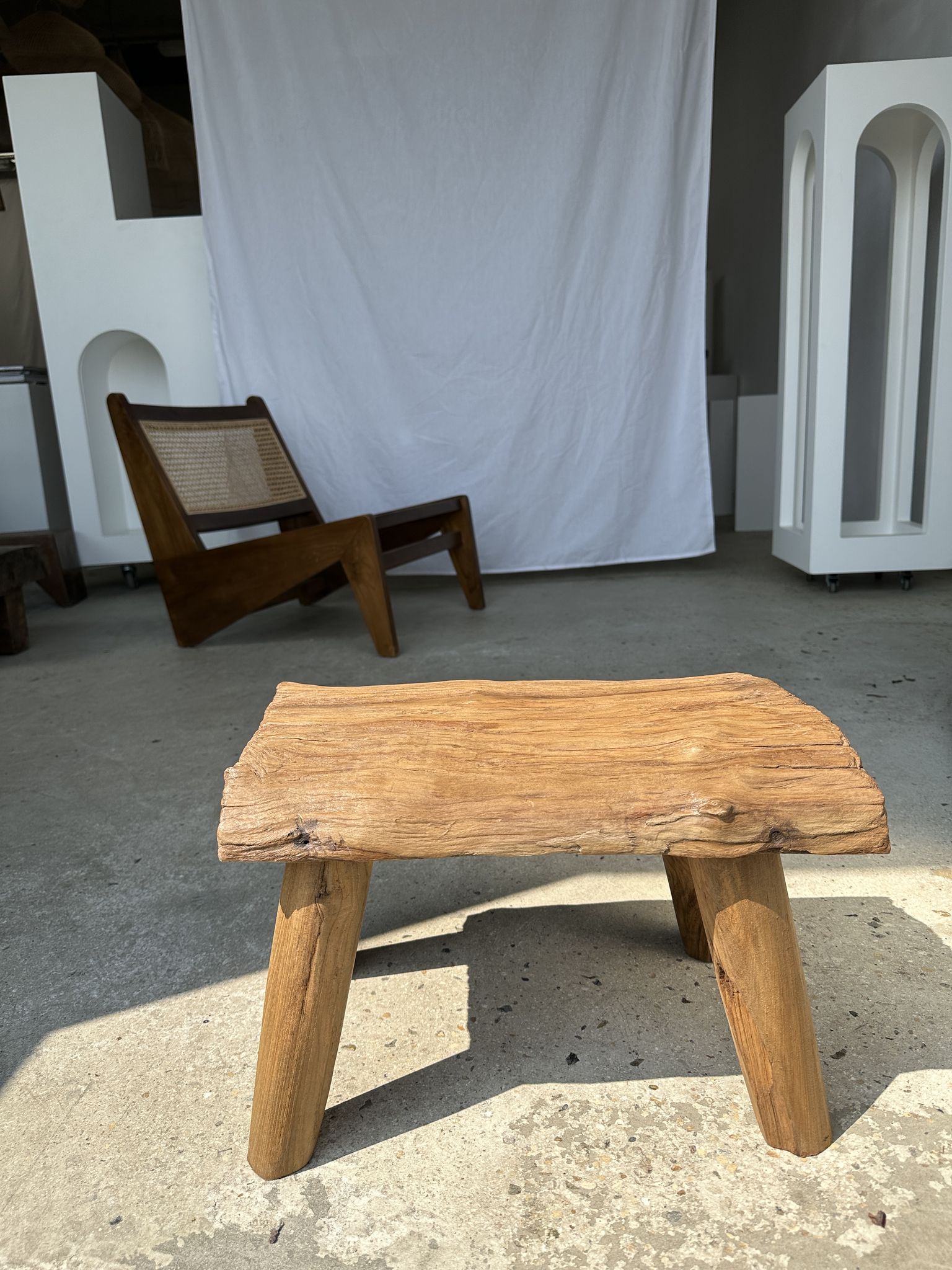 Table d'appoint ou tabouret en teck blond quadripode H:30 L43 l27
