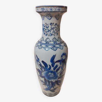 Vase bleu et blanc de sol