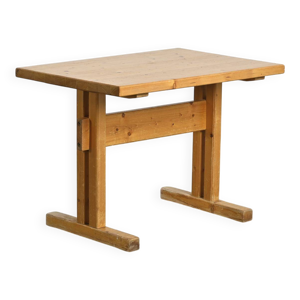 Table en pin massif,