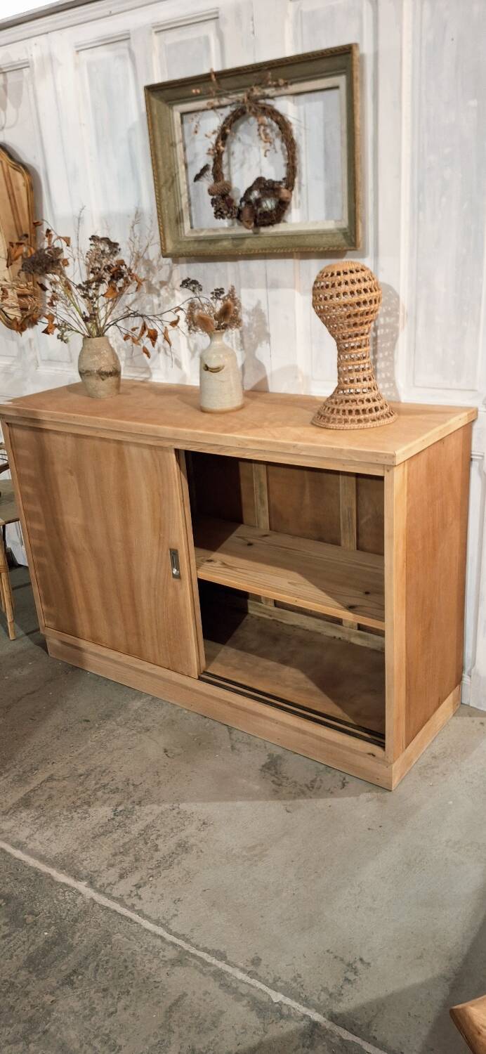 Meuble de métier à portes coulissantes