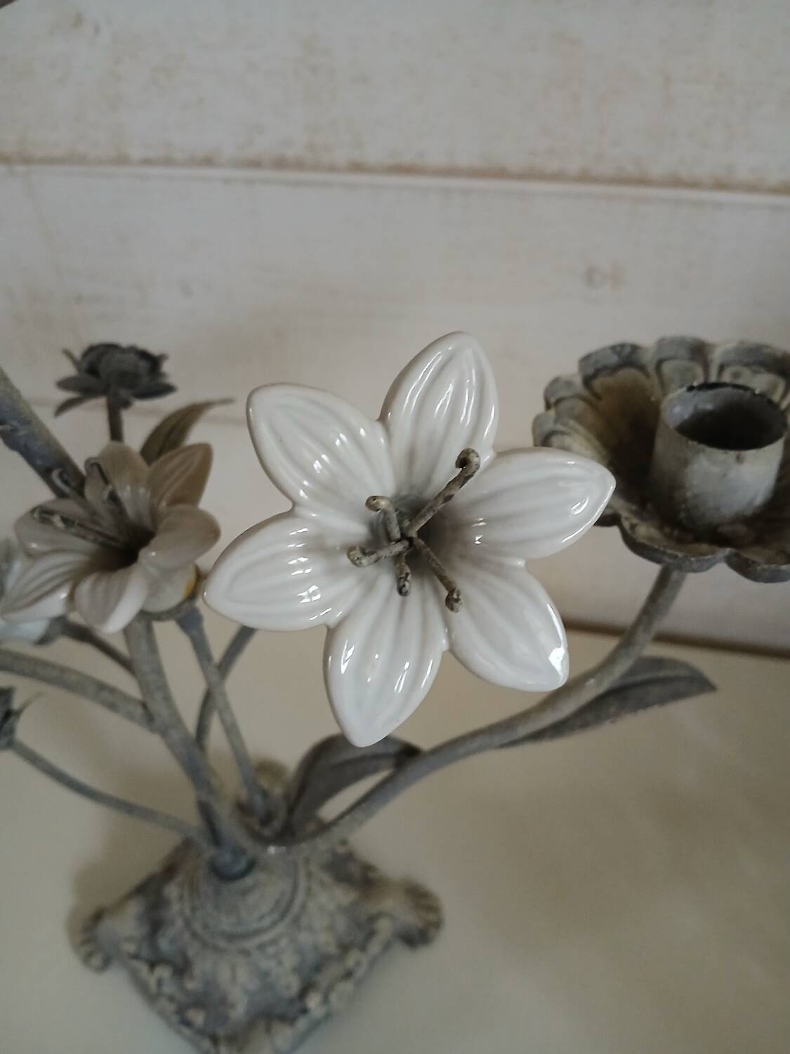 Antique chandelier in cast iron/metal and porcelain