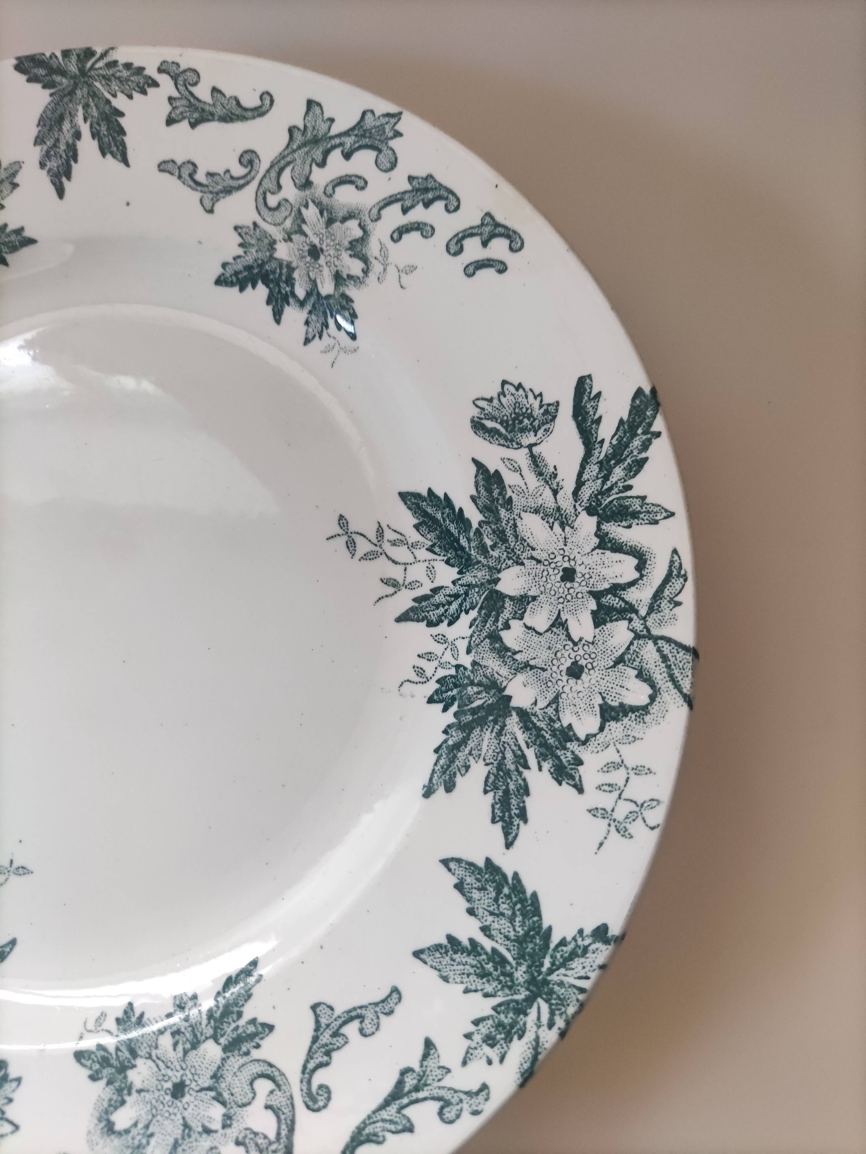Porcelain plate St Amand