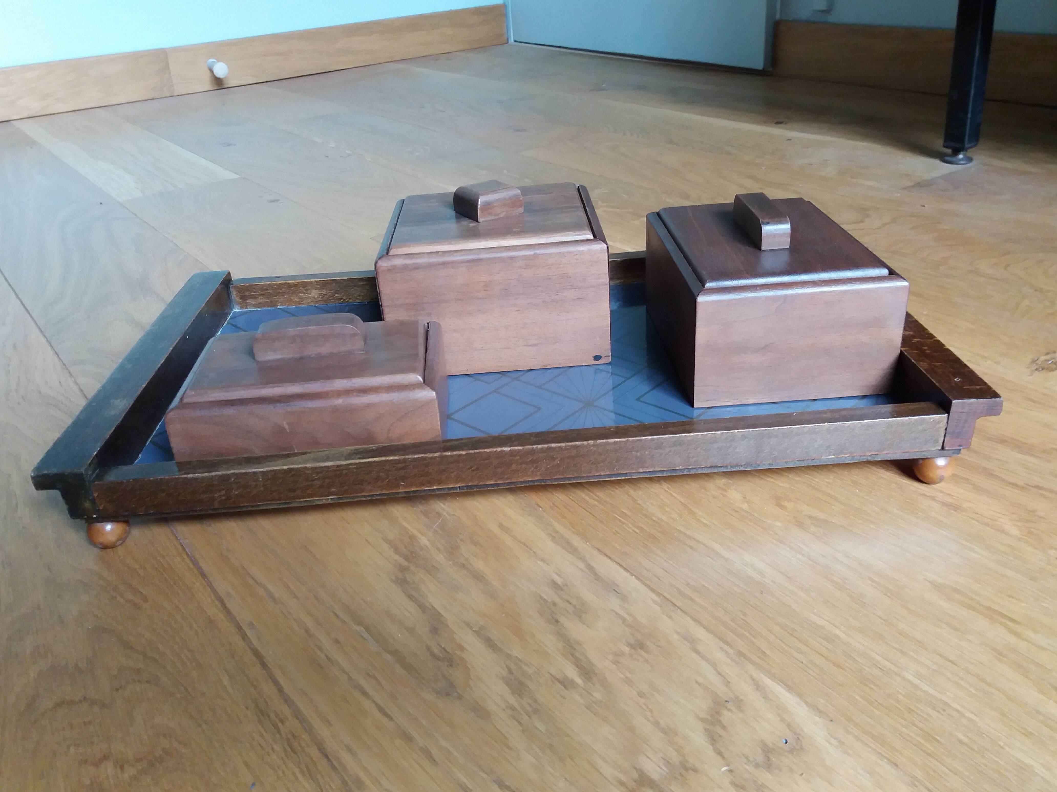 Ensemble de 3 boites en bois sur plateau set de bureau ou de fumeur