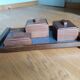 Ensemble de 3 boites en bois sur plateau set de bureau ou de fumeur
