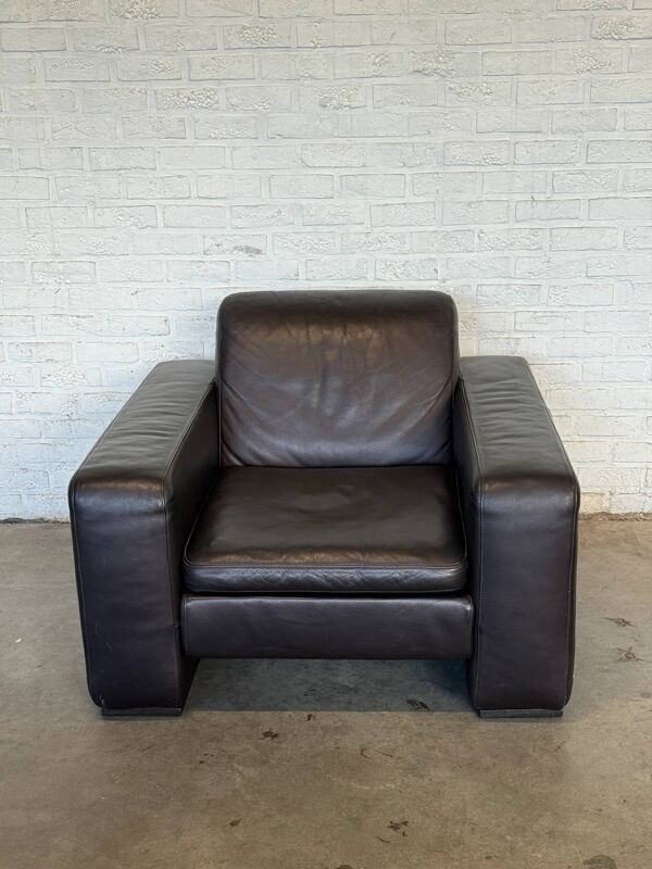 Fauteuil lounge Natuzzi en cuir marron foncé, Italie