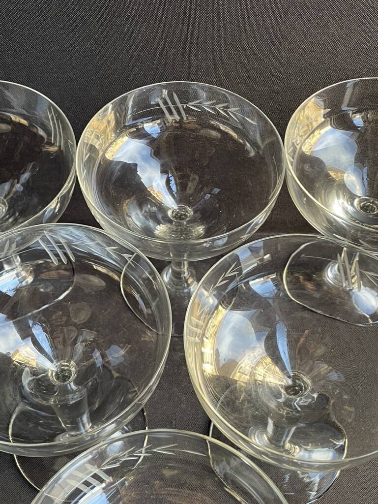 6 Champagne glasses – Cut crystal