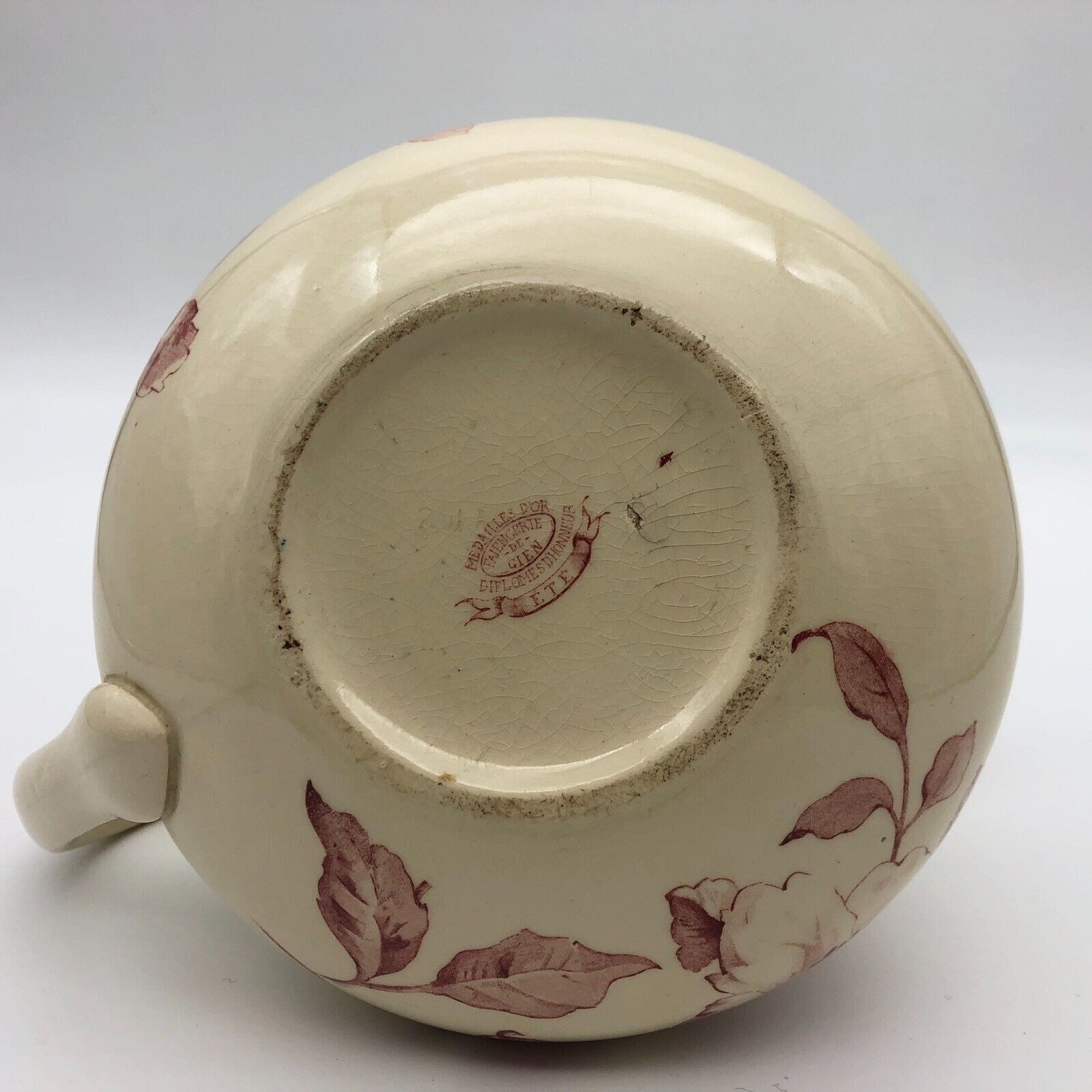 Toilet broc shaped "chubby" earthenware of Gien model ETE, gold medal
