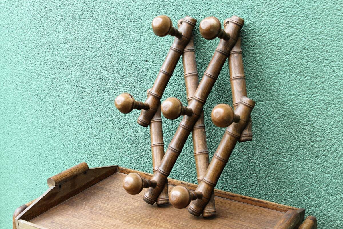 Accordion wall coat rack, bamboo imitation