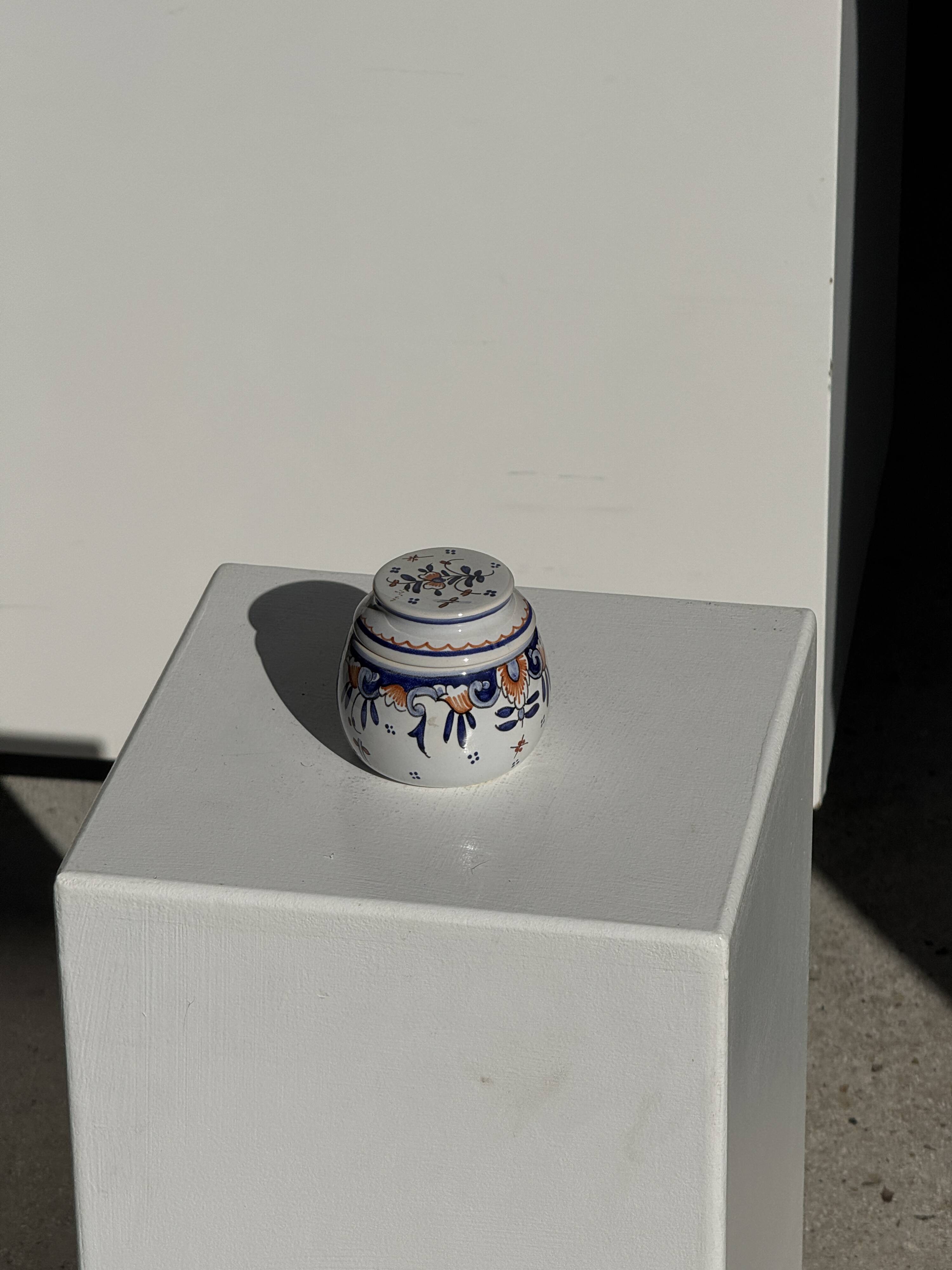 Small water butter dish in vintage earthenware with blue and orange floral patterns D10