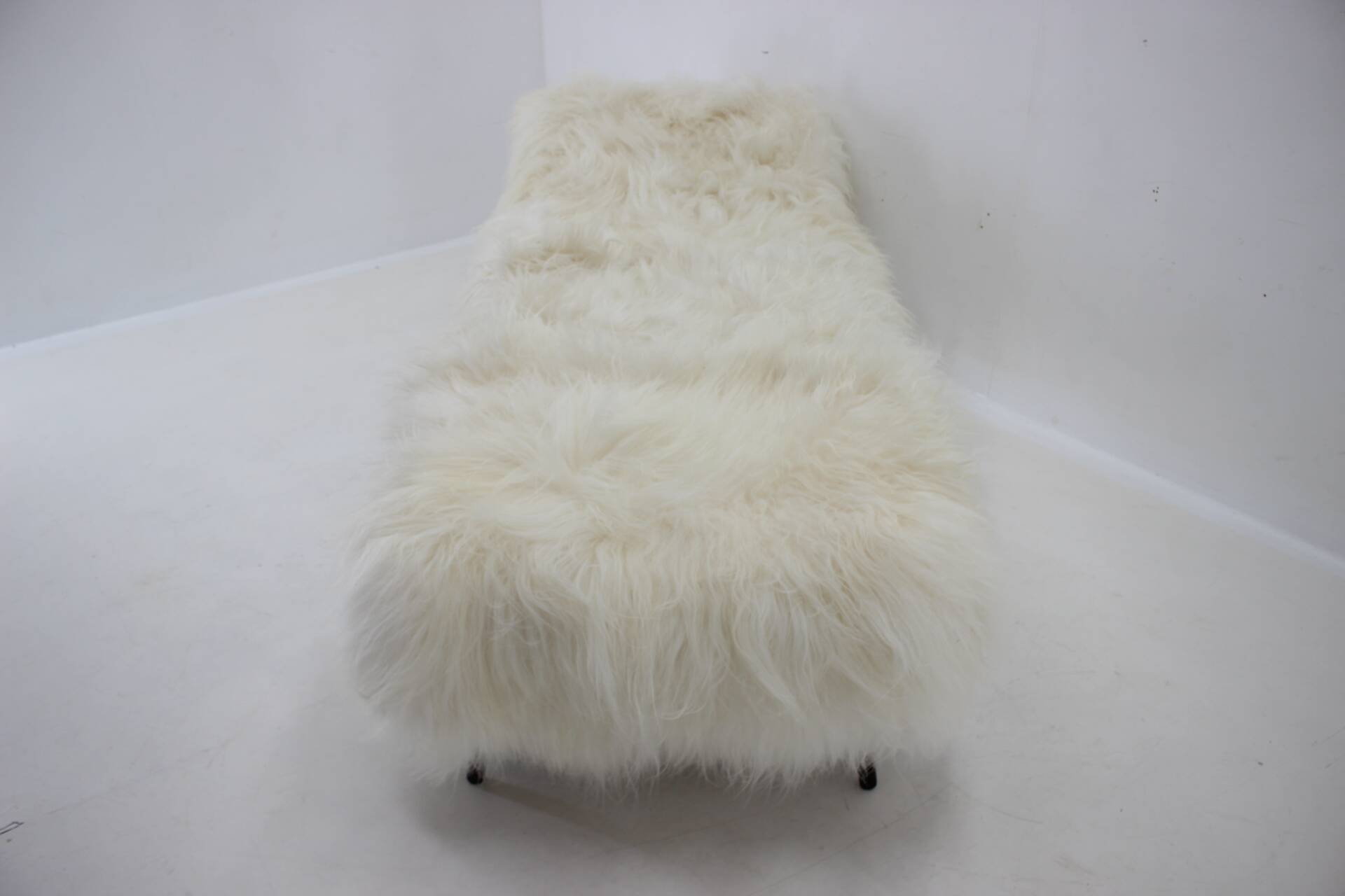1960s Exclusive Daybed in Sheep Skin