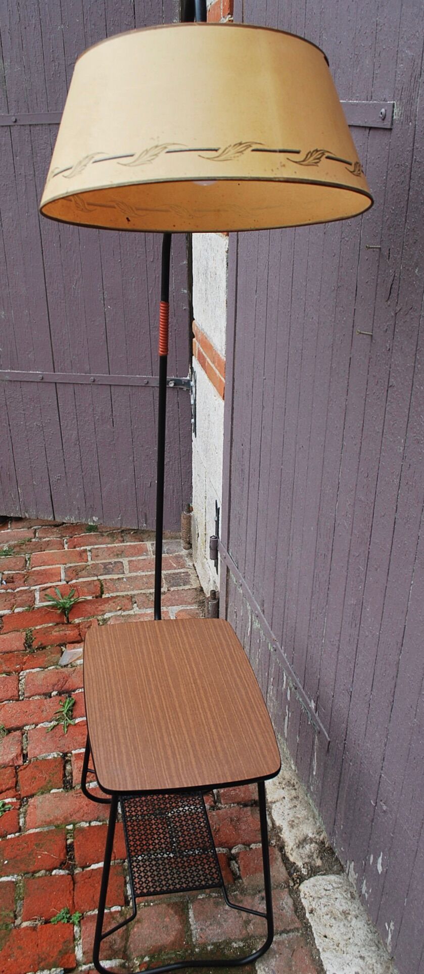 Reader lamp with tablet