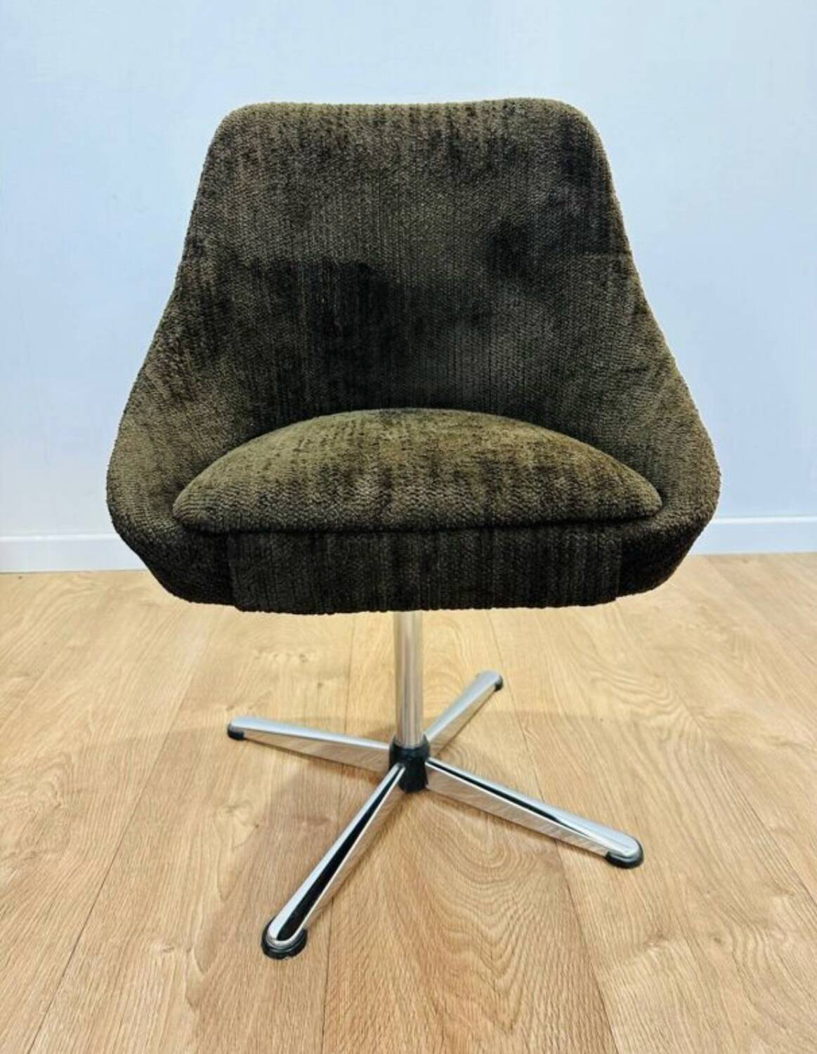 Swivel chair