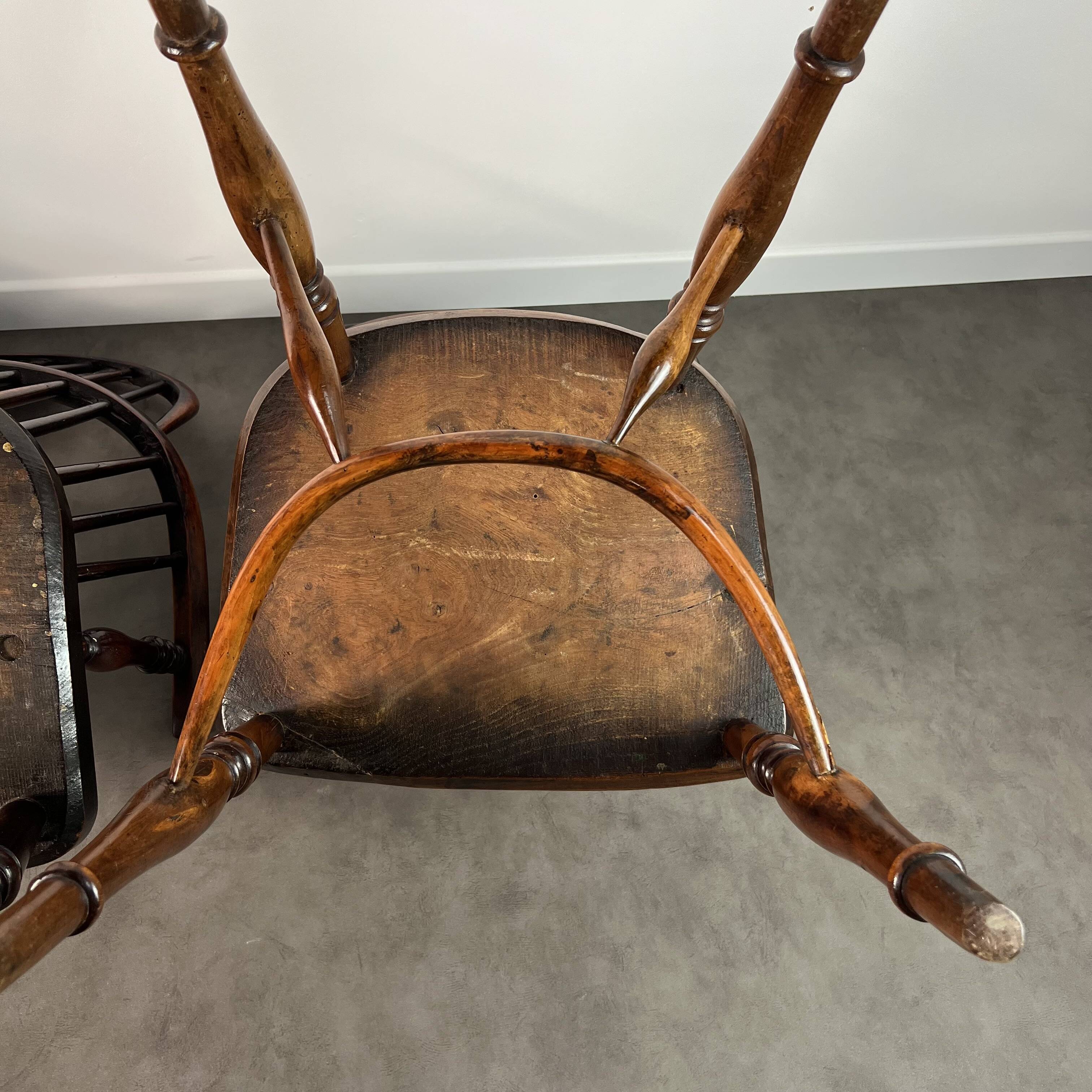 Ensemble de 3 chaises, fauteuils Windsor Low Back en orme, Angleterre, XIXe